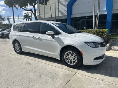2023 Chrysler Voyager LX