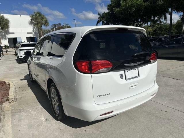 2023 Chrysler Voyager LX