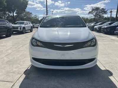2023 Chrysler Voyager LX