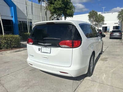 2023 Chrysler Voyager LX
