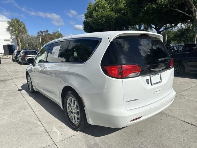 2023 Chrysler Voyager LX