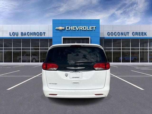 2023 Chrysler Voyager LX
