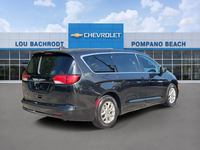 2023 Chrysler Voyager LX