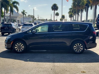 2024 Chrysler Pacifica Hybrid Select