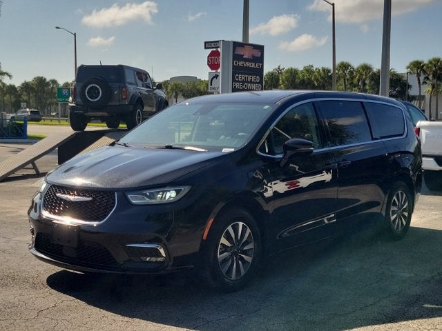 2024 Chrysler Pacifica Hybrid Select