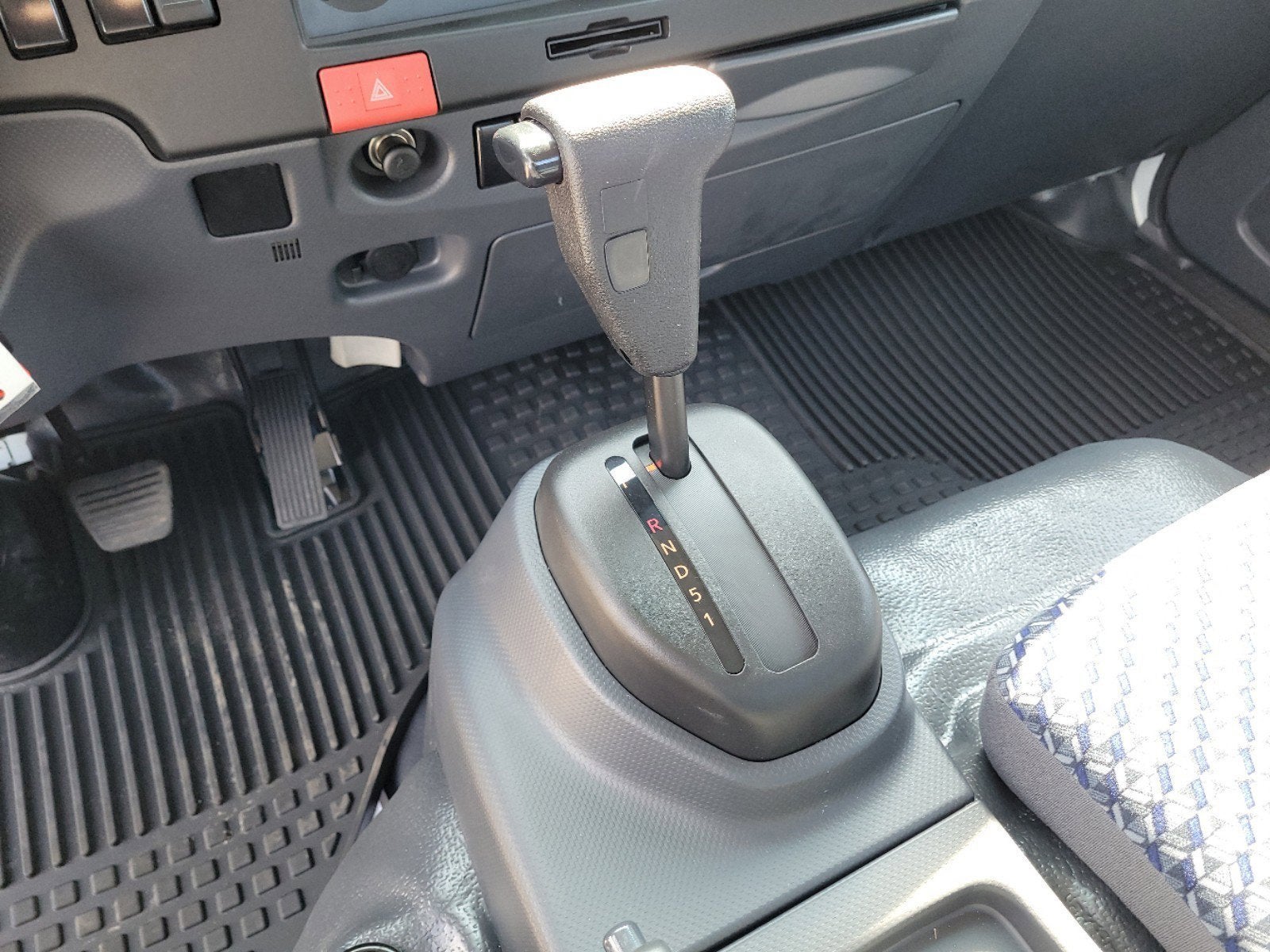 2025 Chevrolet Low Cab Forward 3500 HG Base