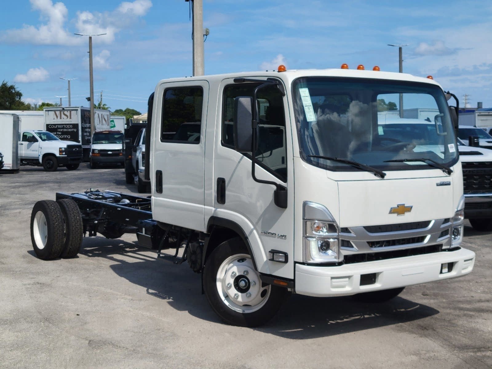 2025 Chevrolet Low Cab Forward 4500 HG Base