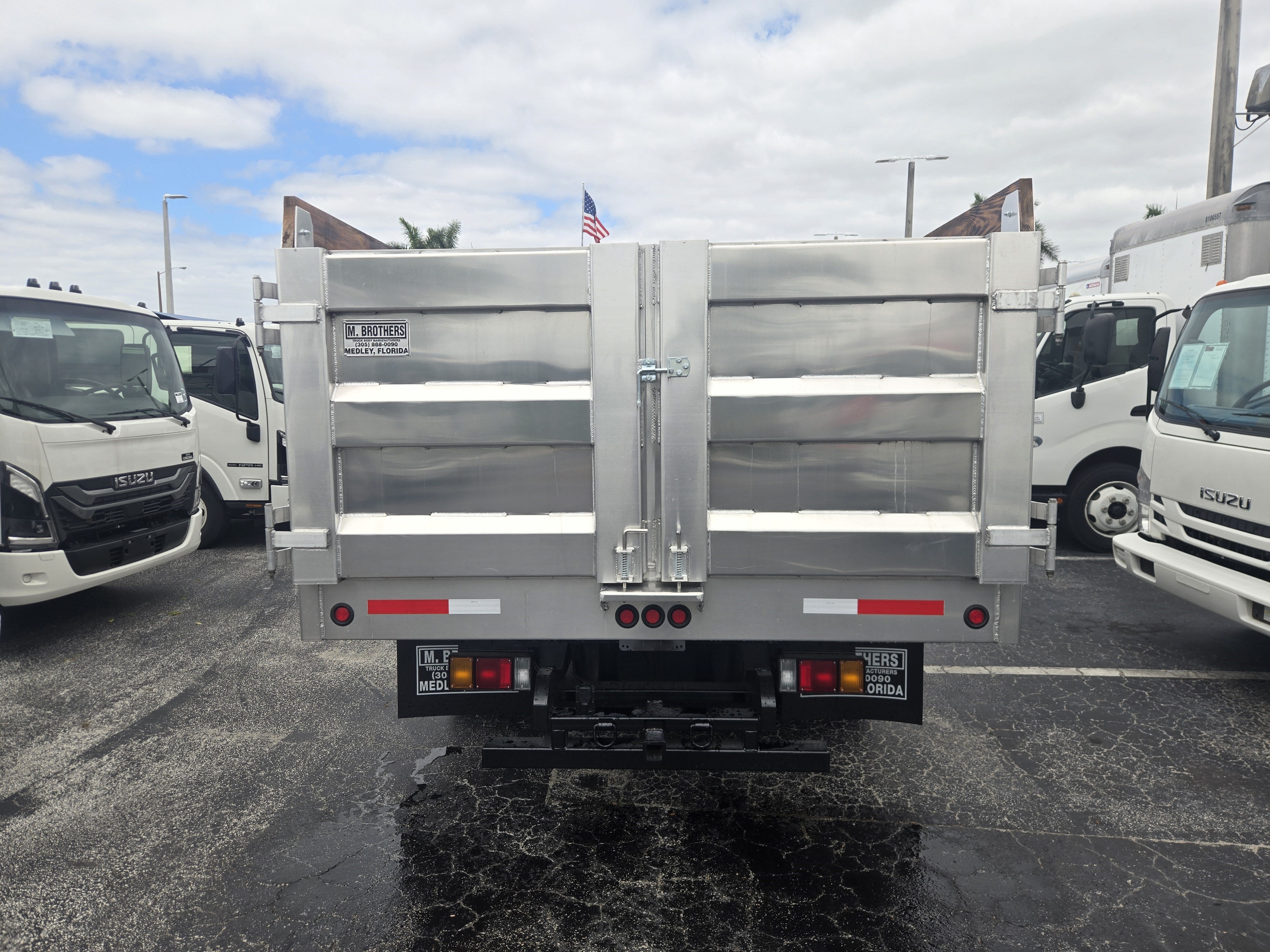 2026 Isuzu NPR HD Base