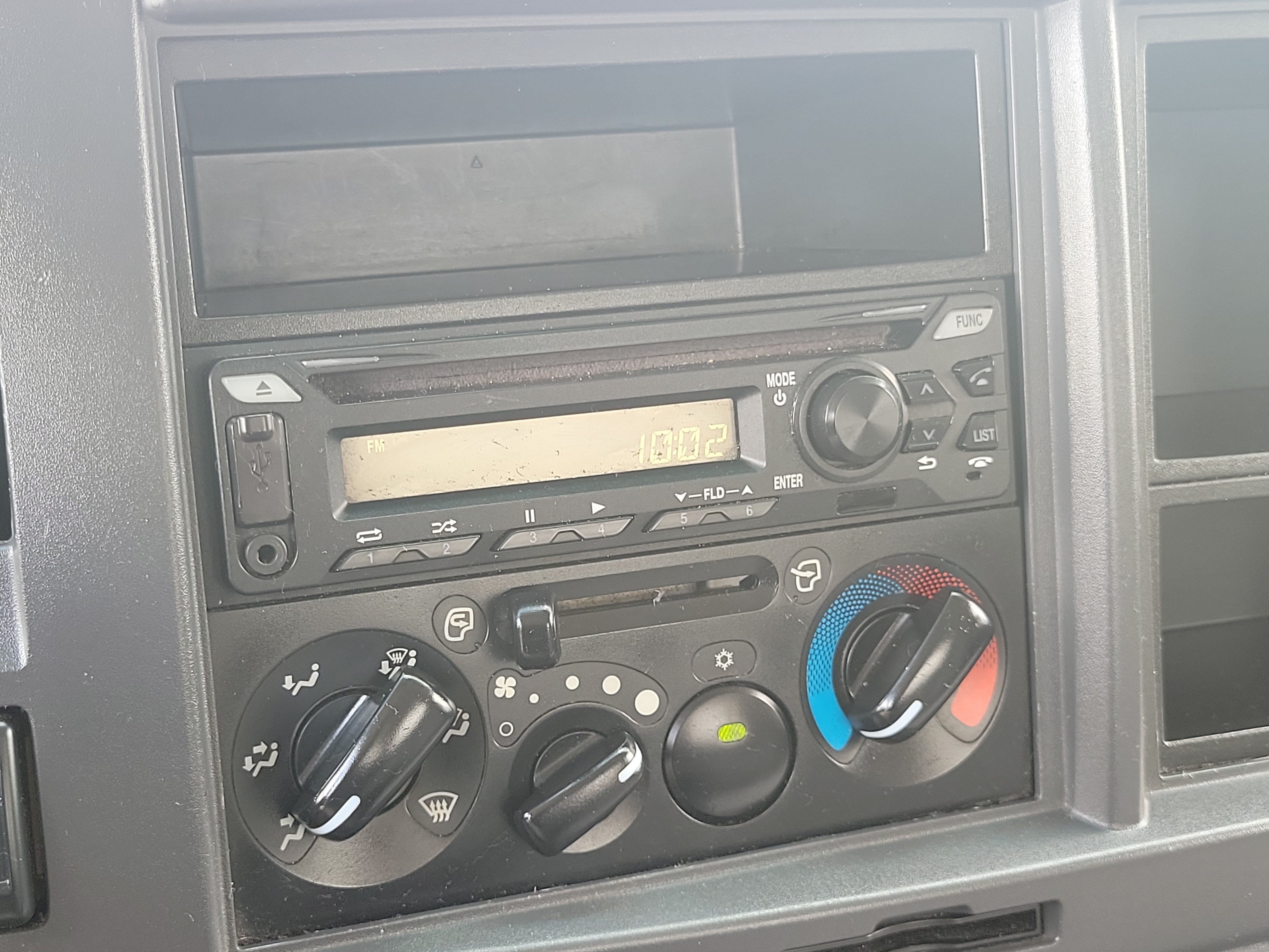 2021 ISUZU NPR Base