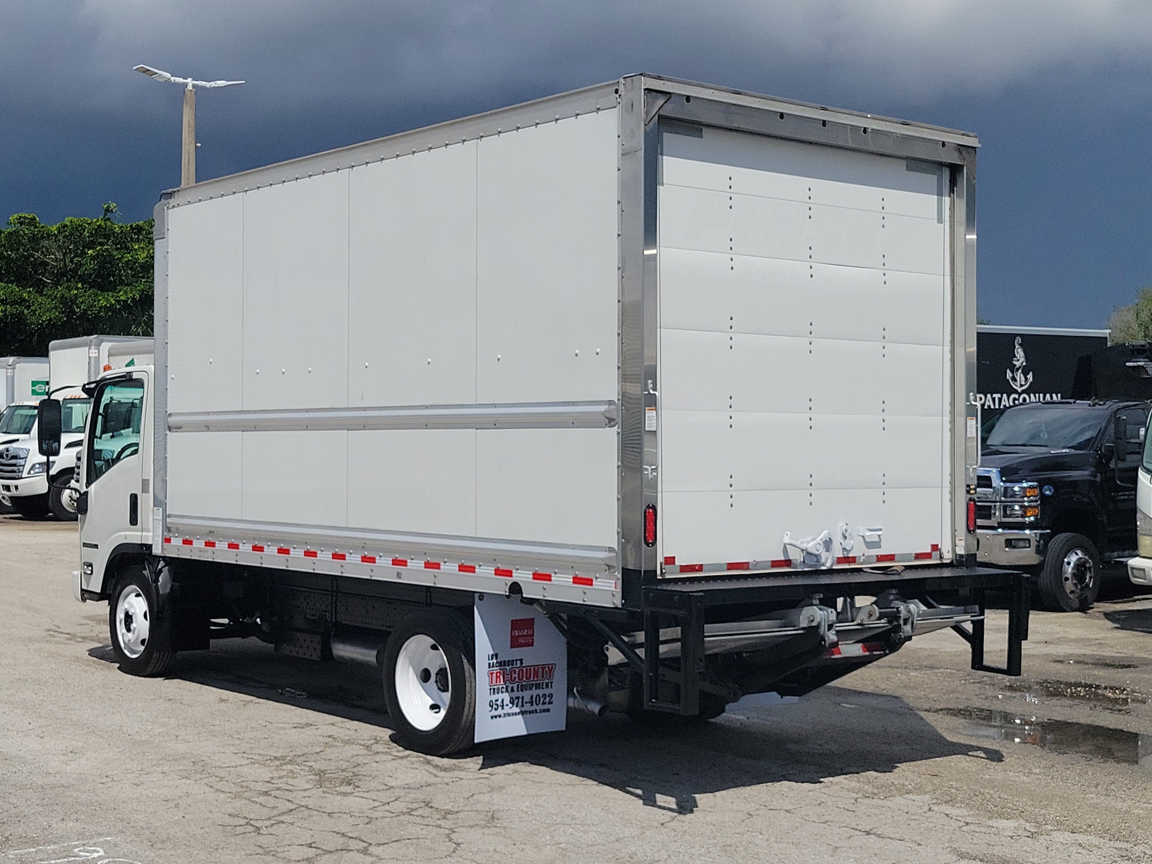 2021 ISUZU NPR Base