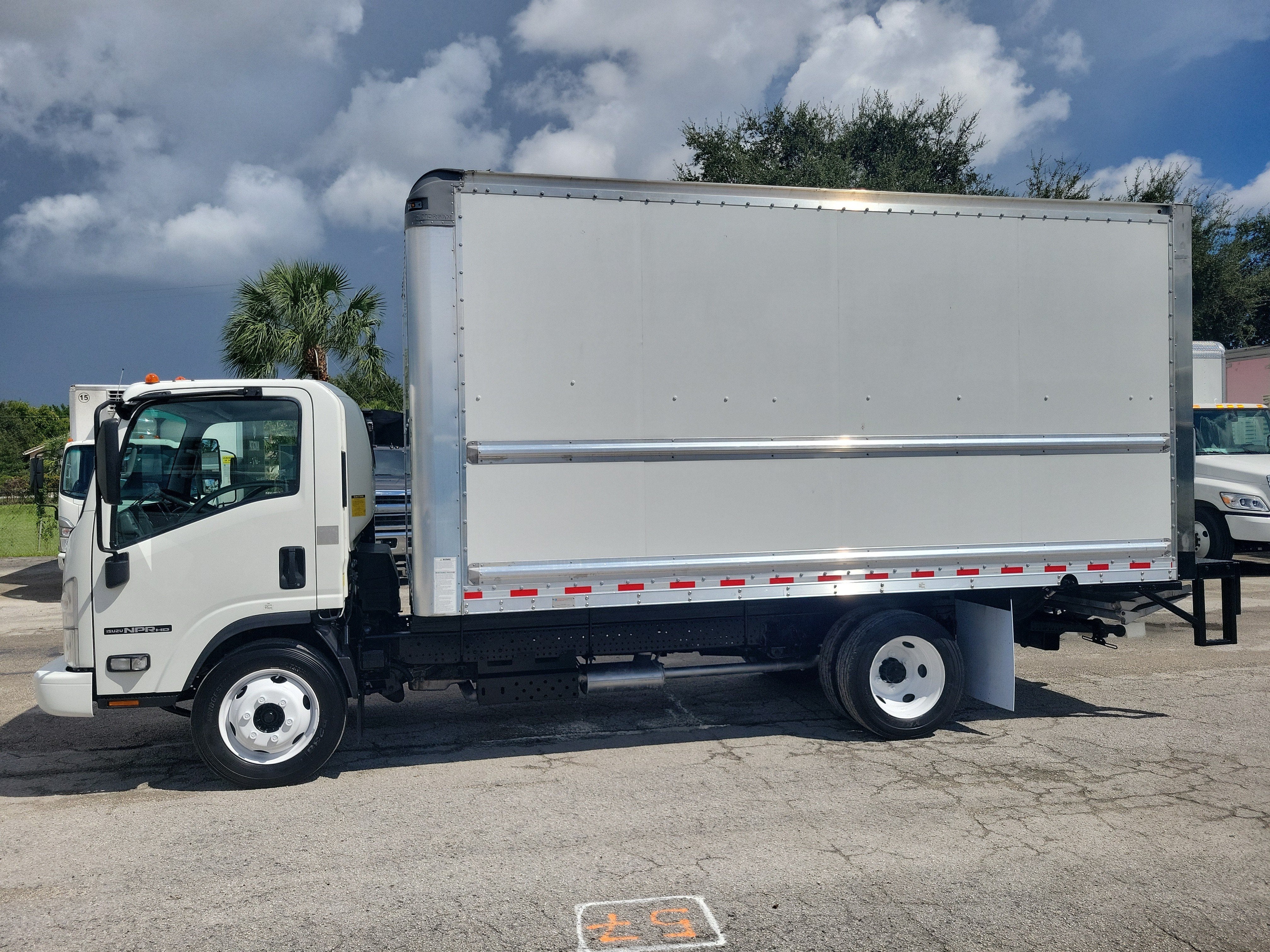 2021 ISUZU NPR Base