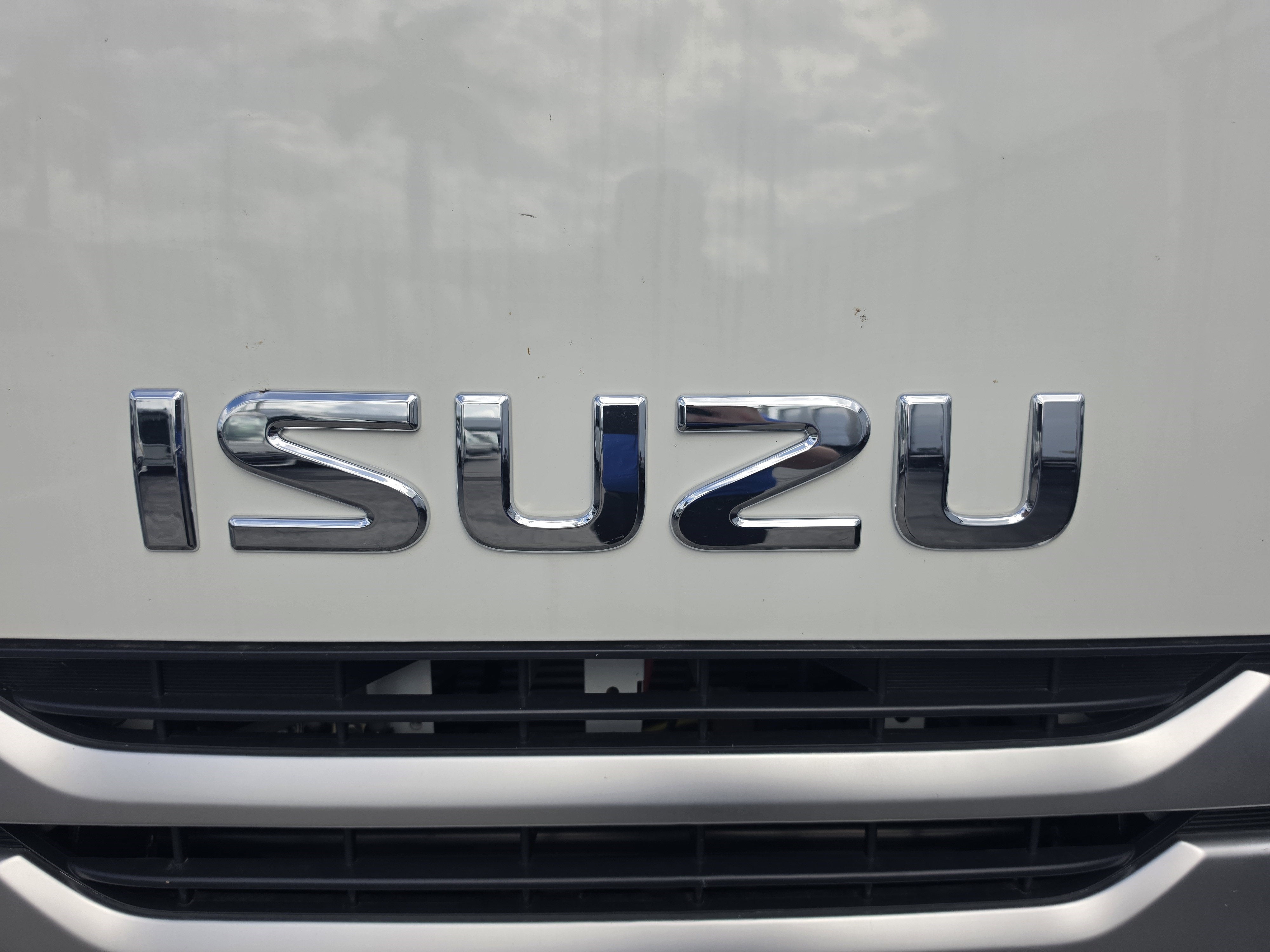 2025 Isuzu FTR Base