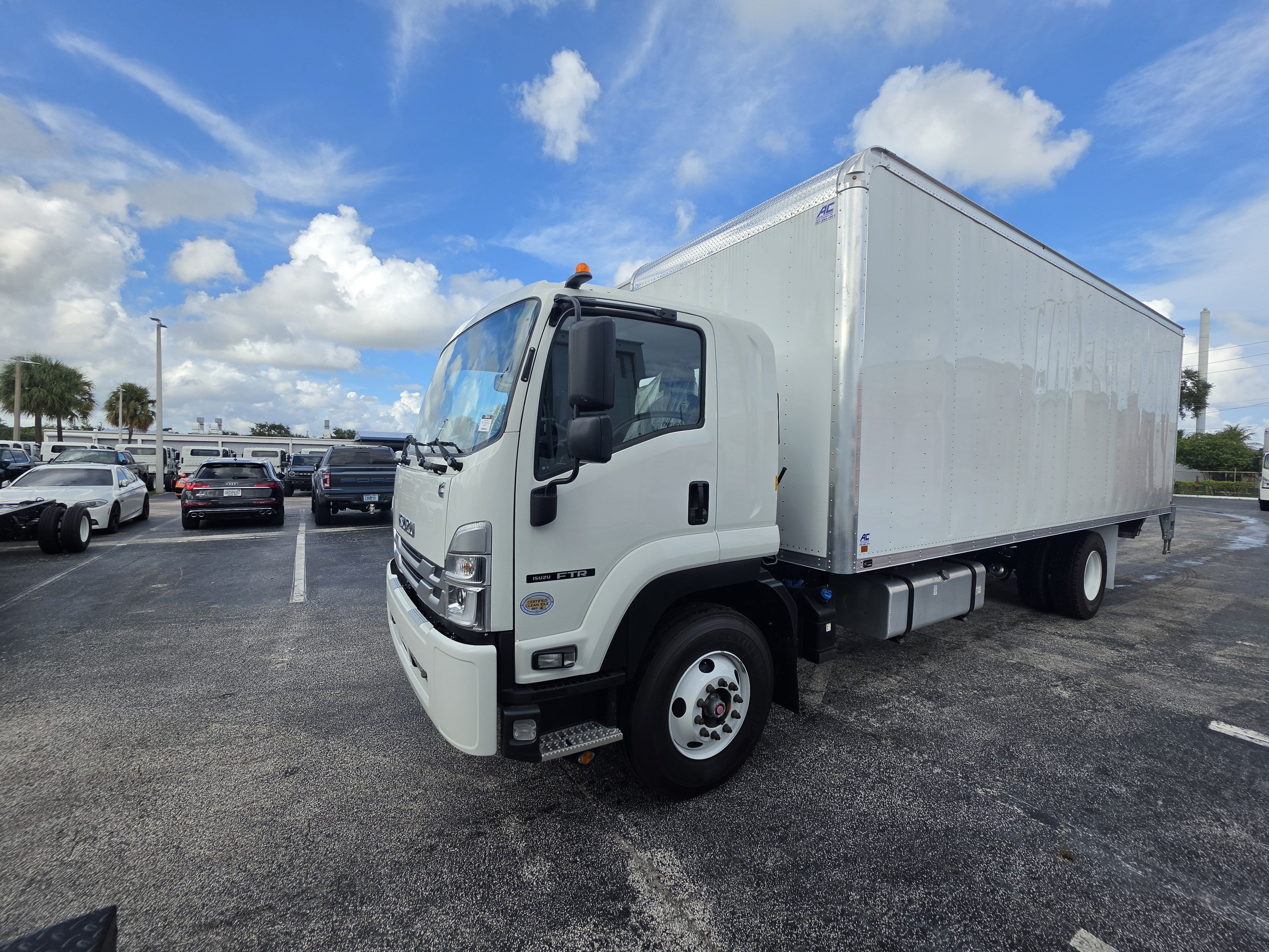 2025 Isuzu FTR Base
