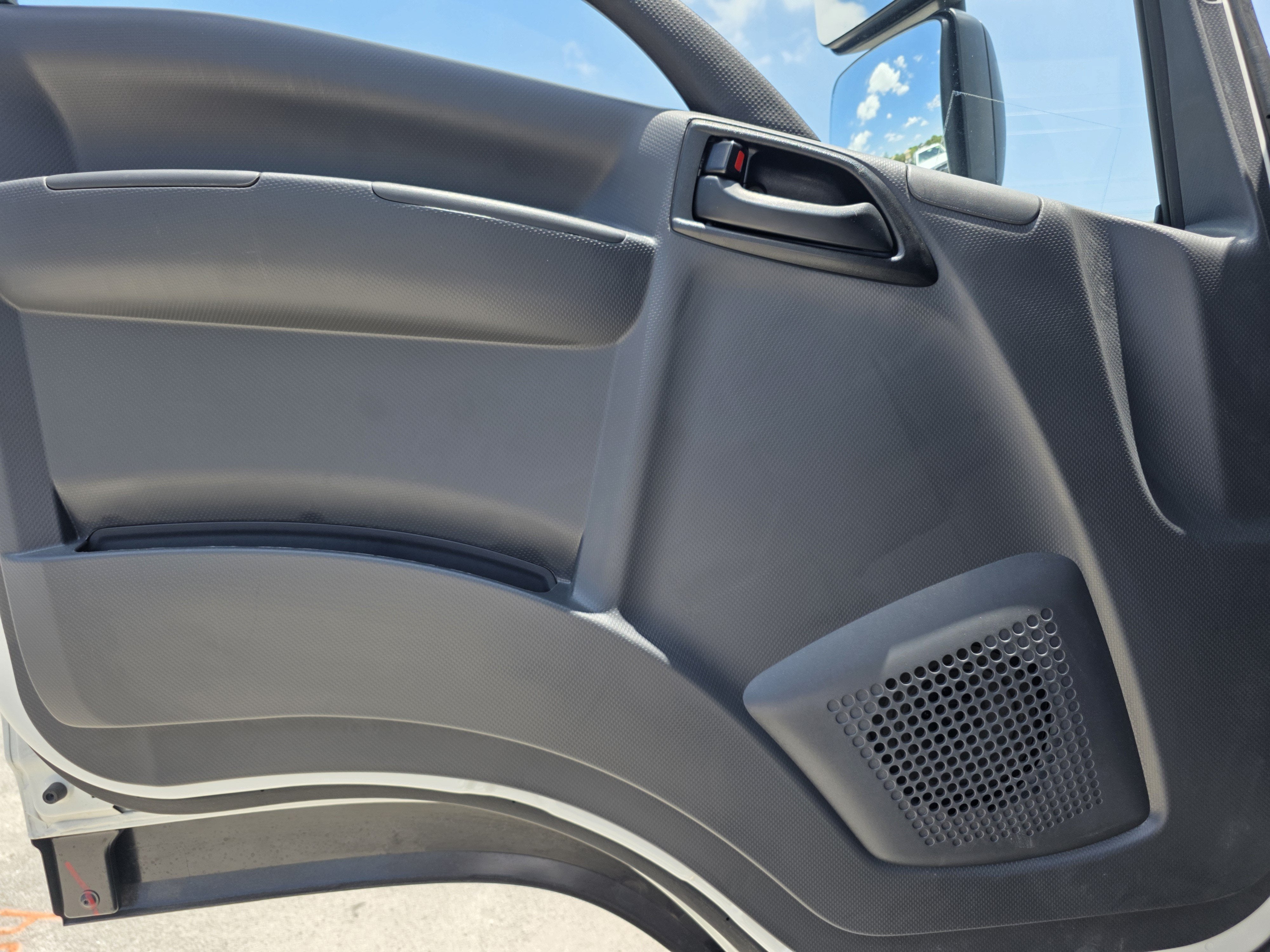 2025 Isuzu FTR Base