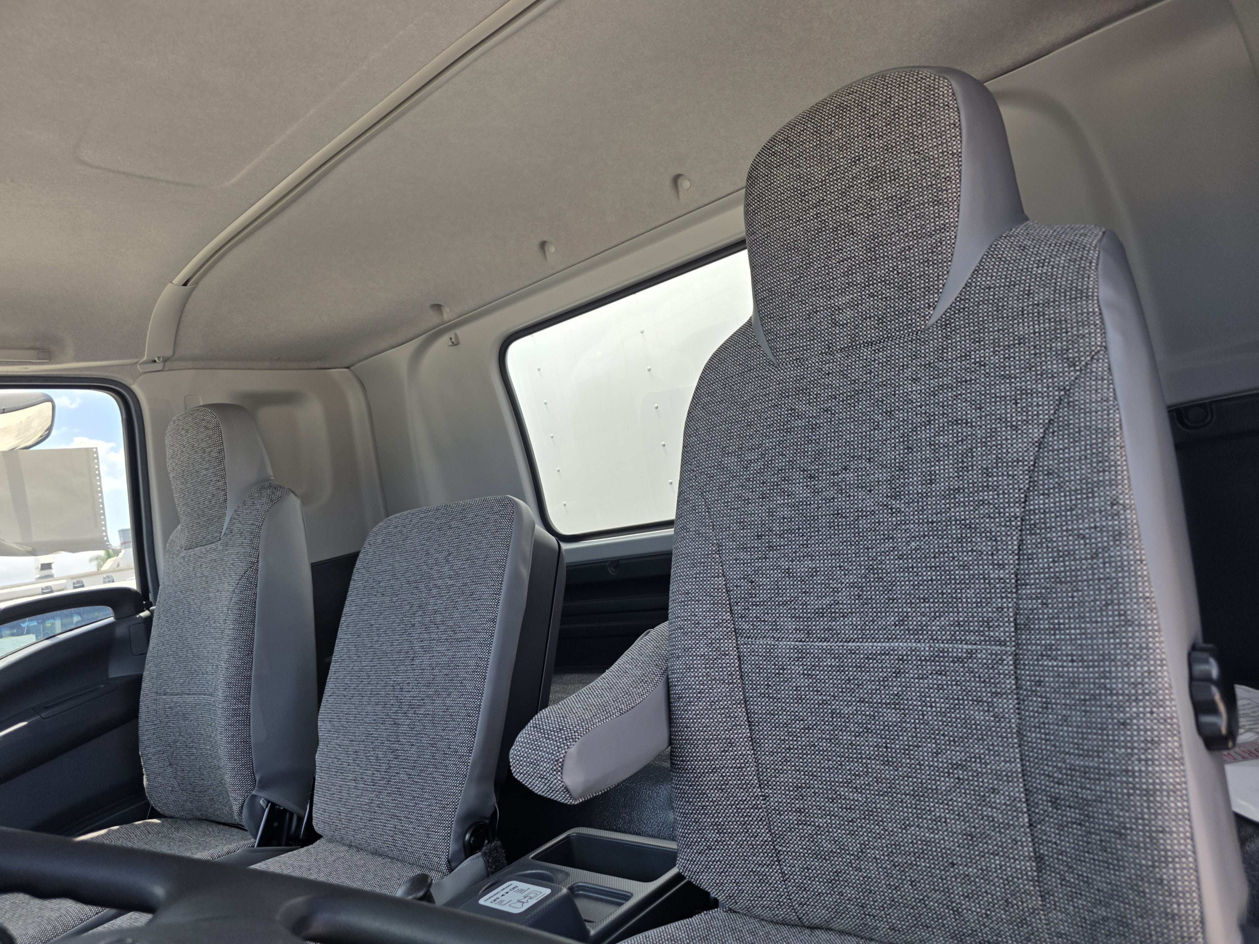 2025 Isuzu FTR Base