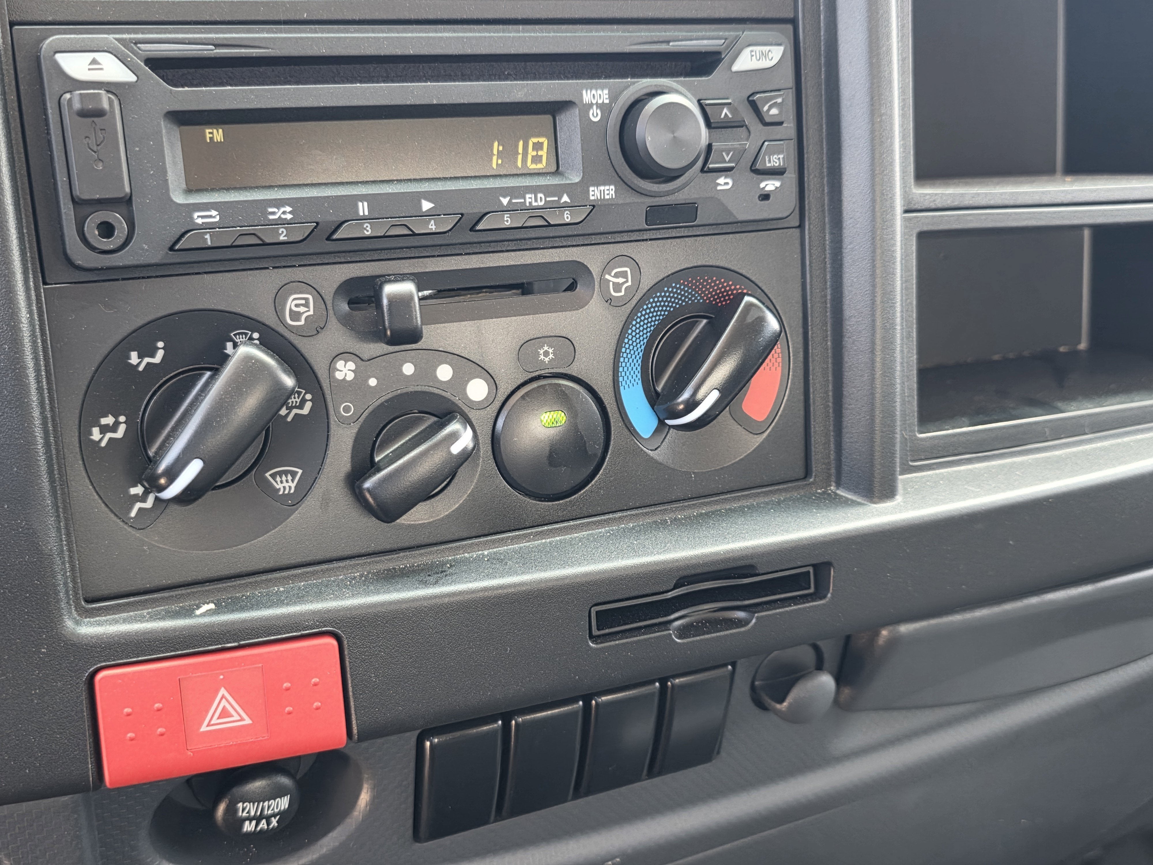 2025 Isuzu FTR Base