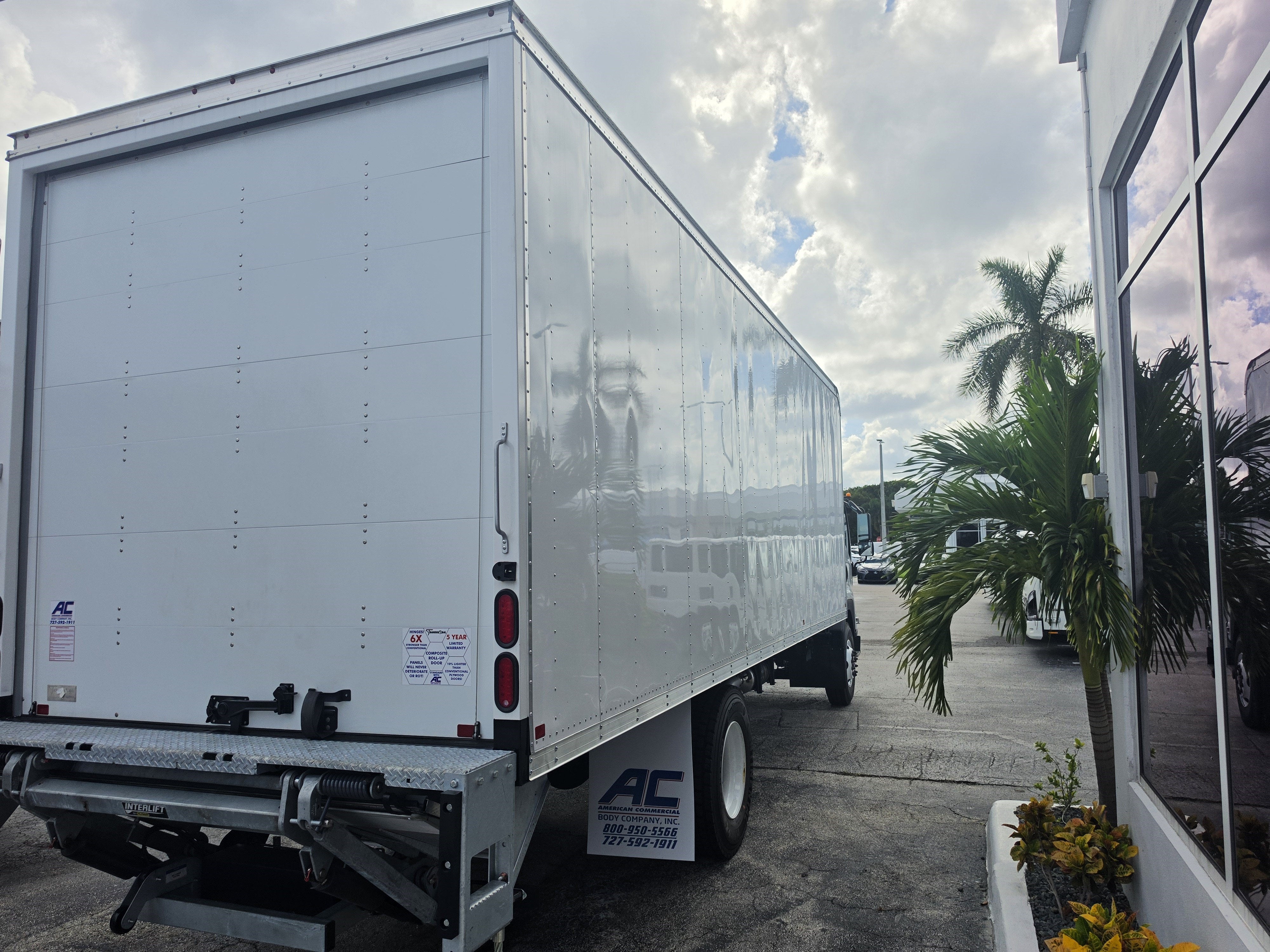 2025 Isuzu FTR Base