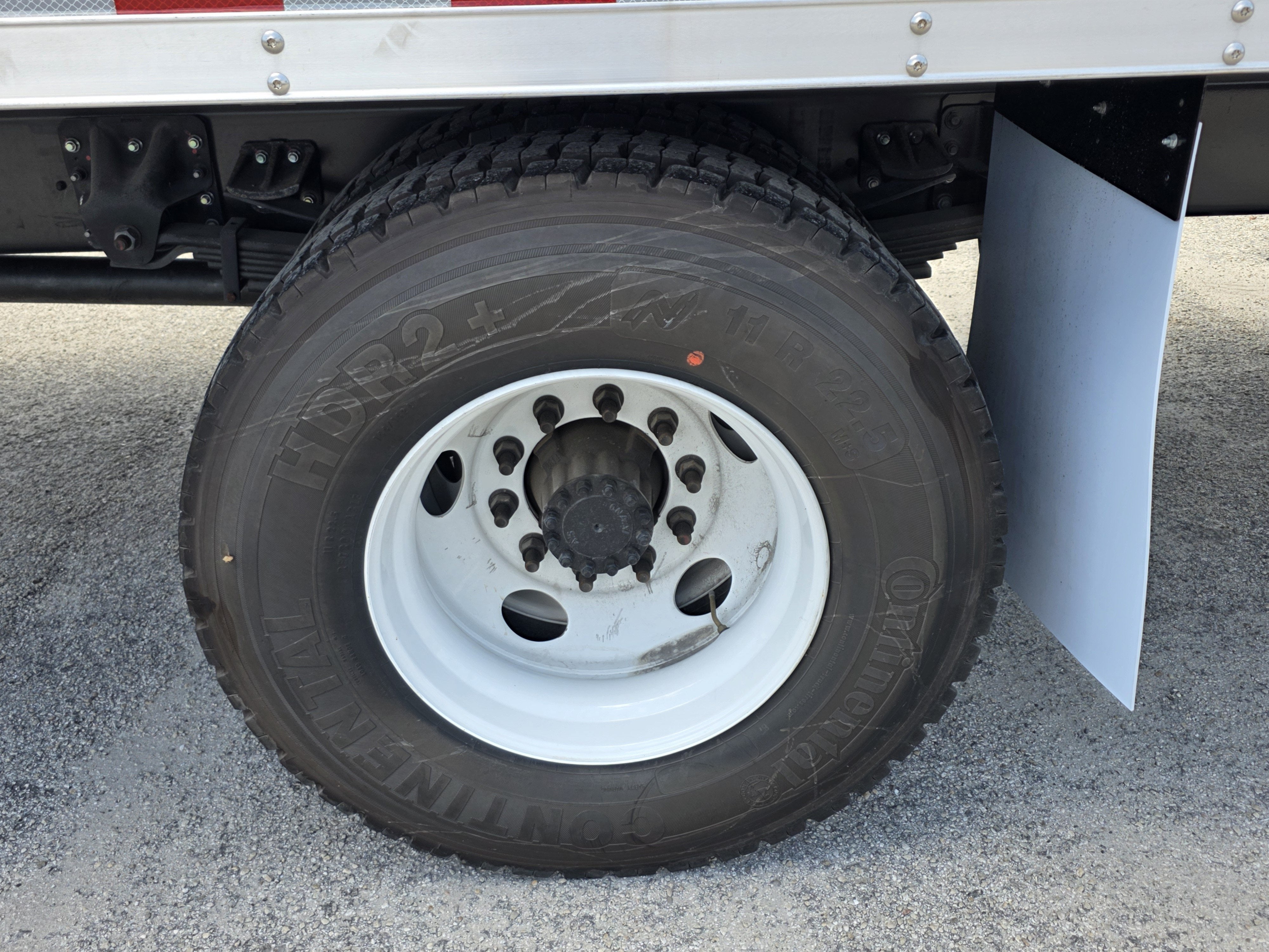 2025 Isuzu FTR Base