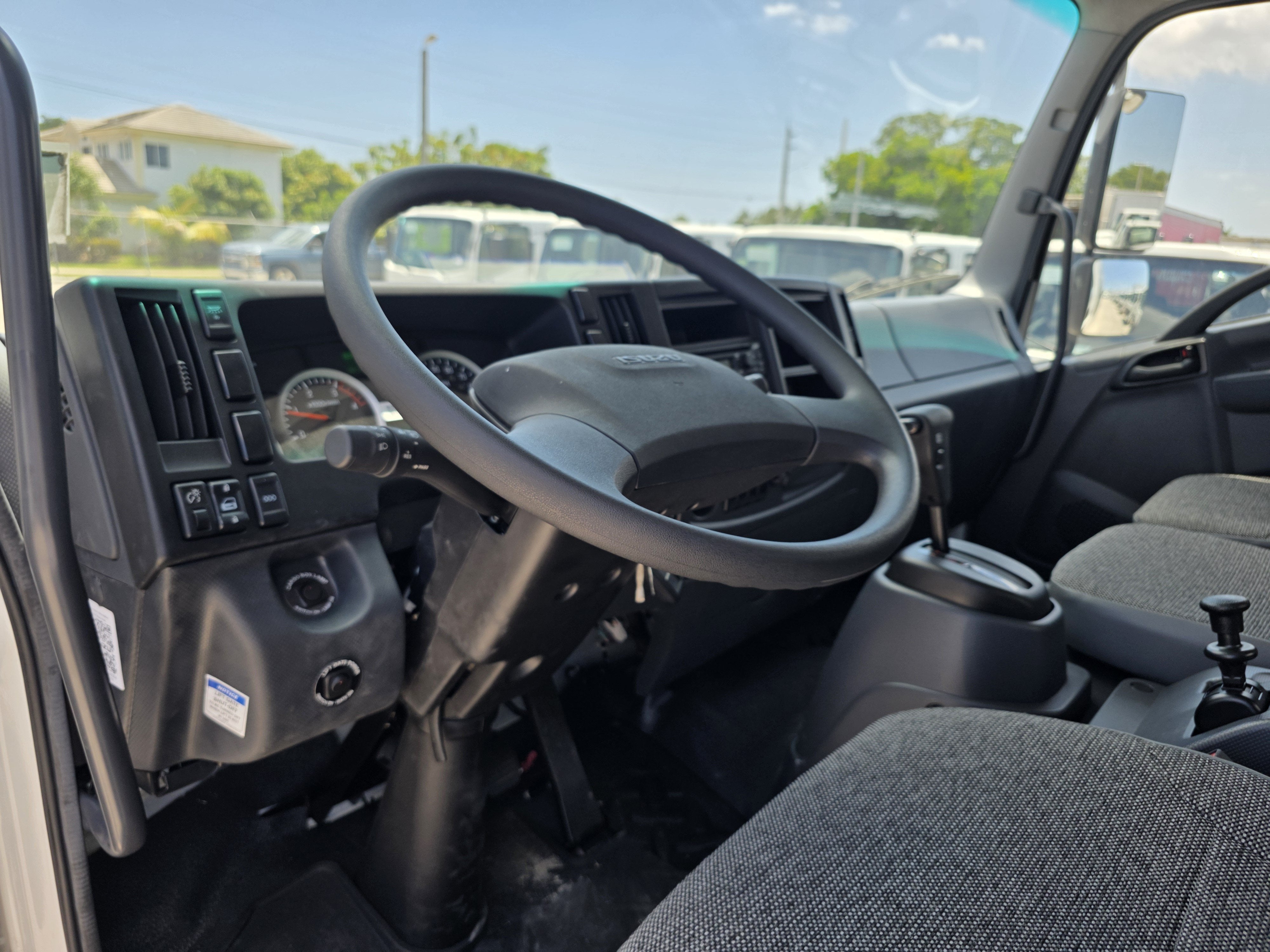 2025 Isuzu FTR Base