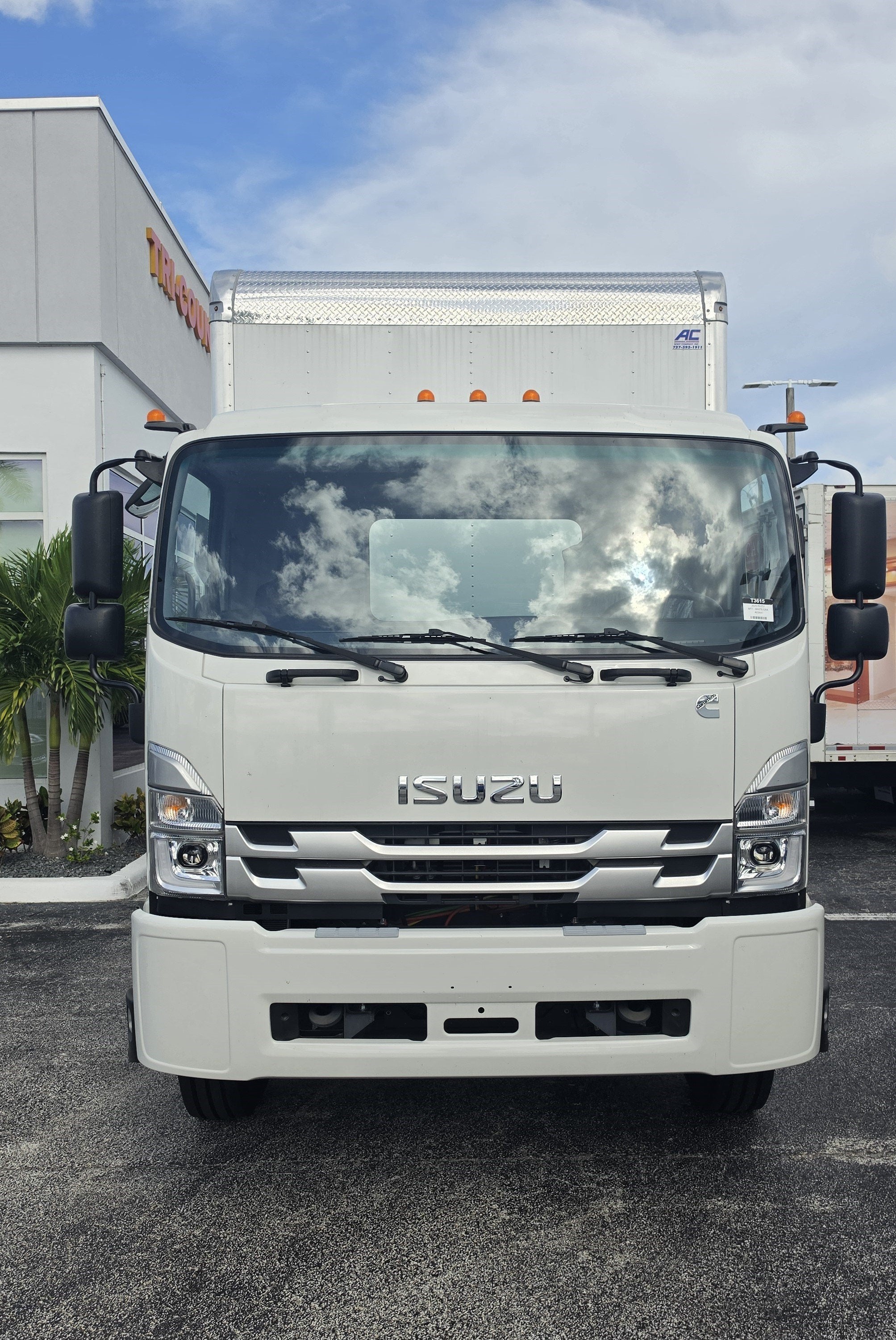 2025 Isuzu FTR Base