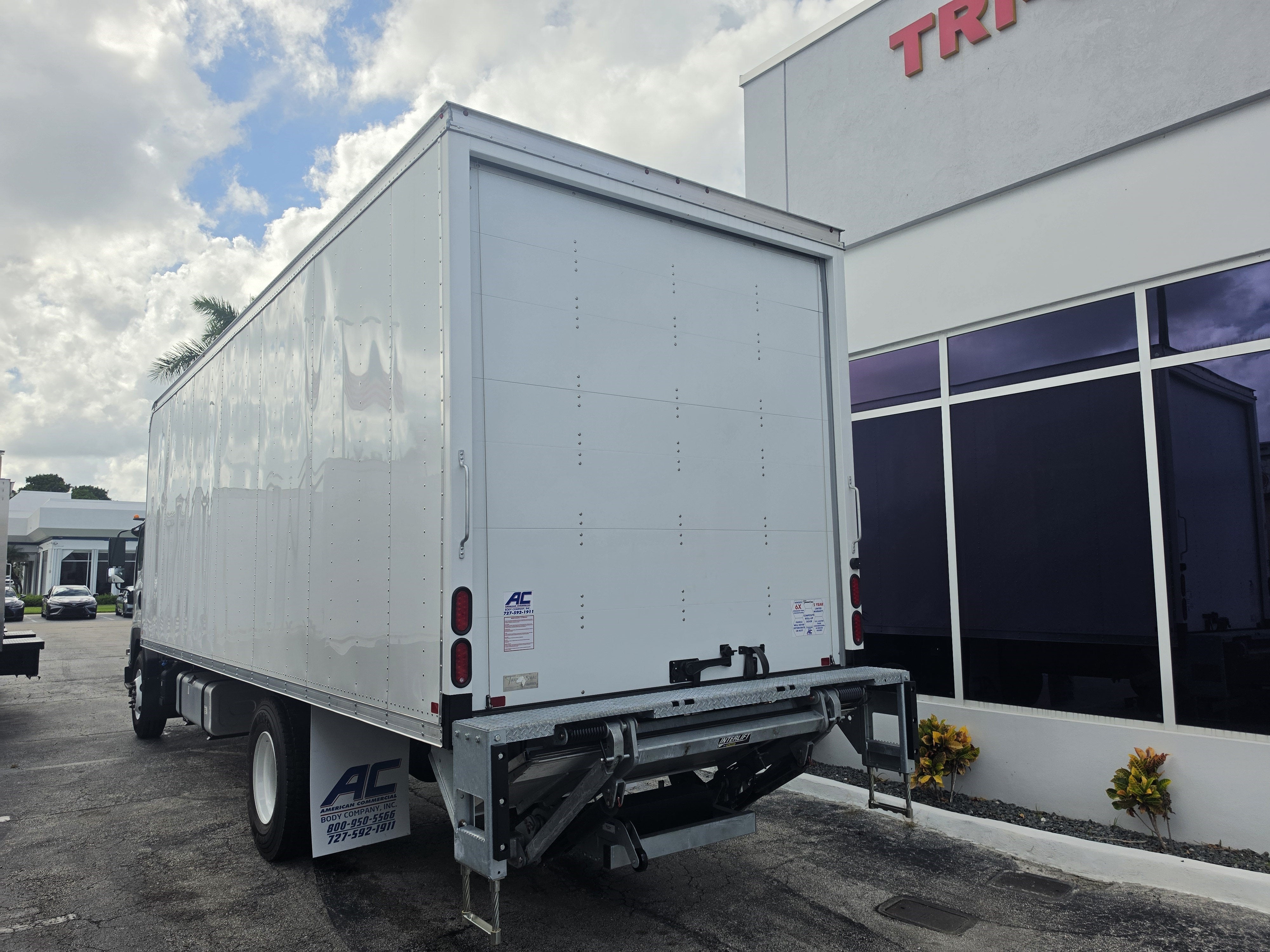 2025 Isuzu FTR Base