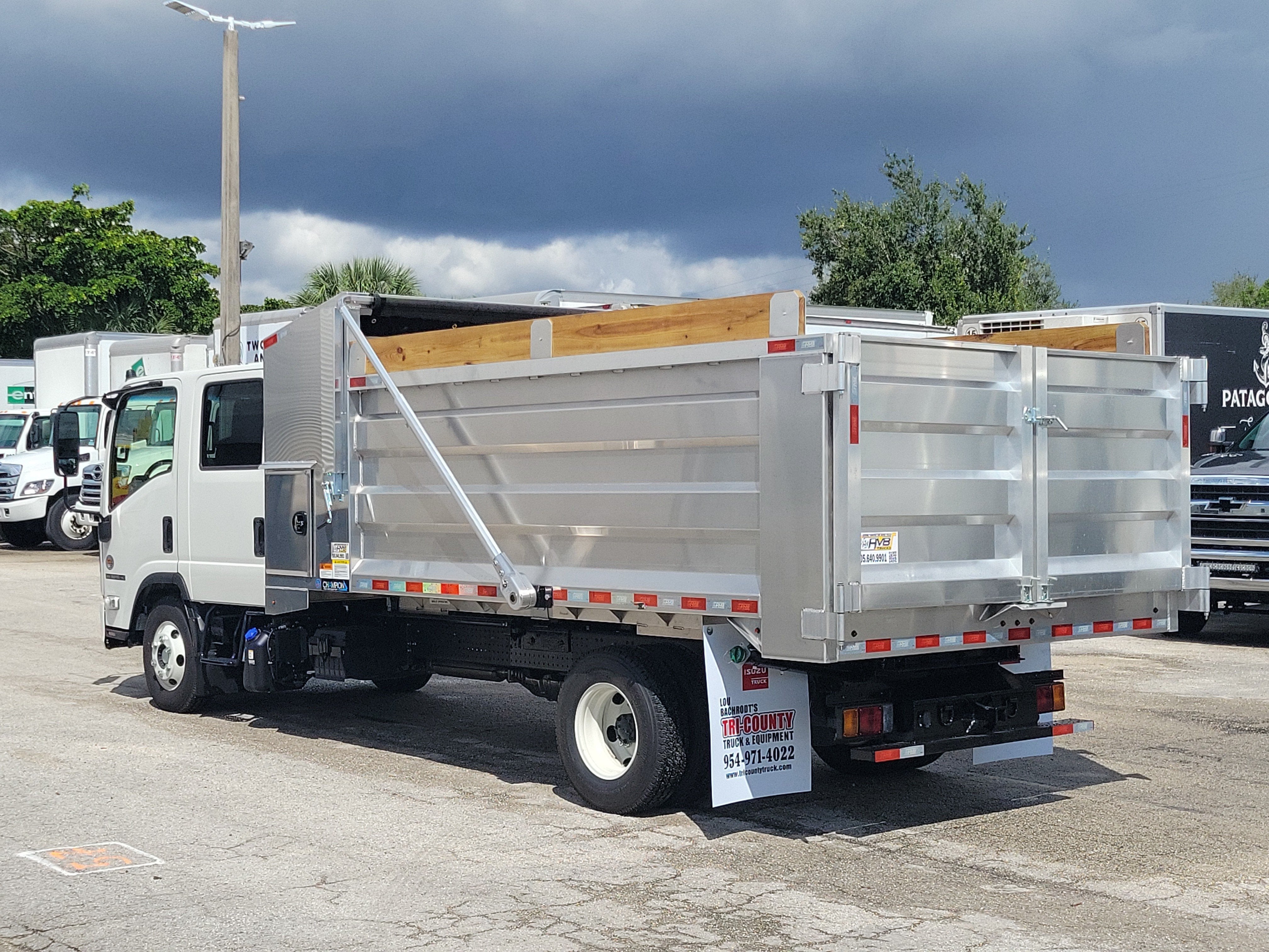 2025 Isuzu NPR HD Base
