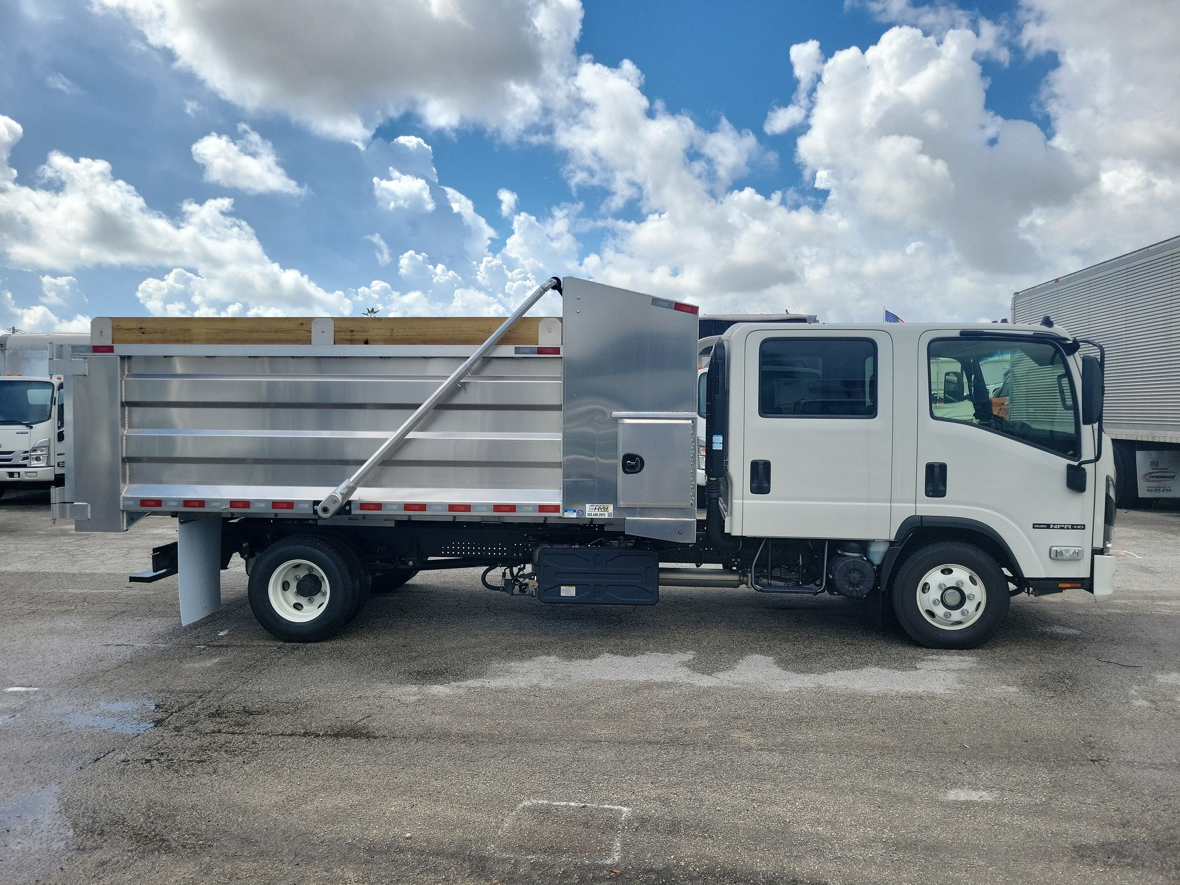 2025 Isuzu NPR HD Base
