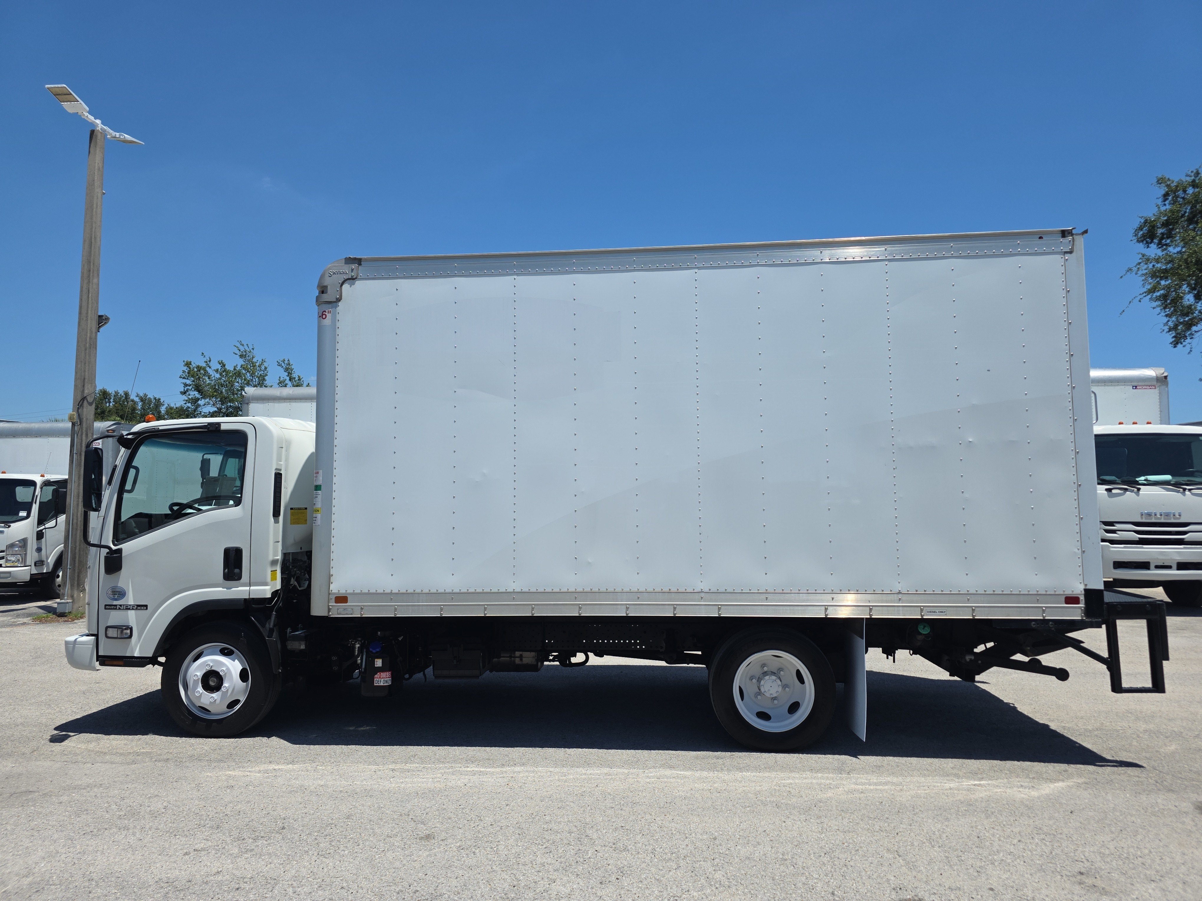 2022 Isuzu NPRXD NPR XD BOX 16