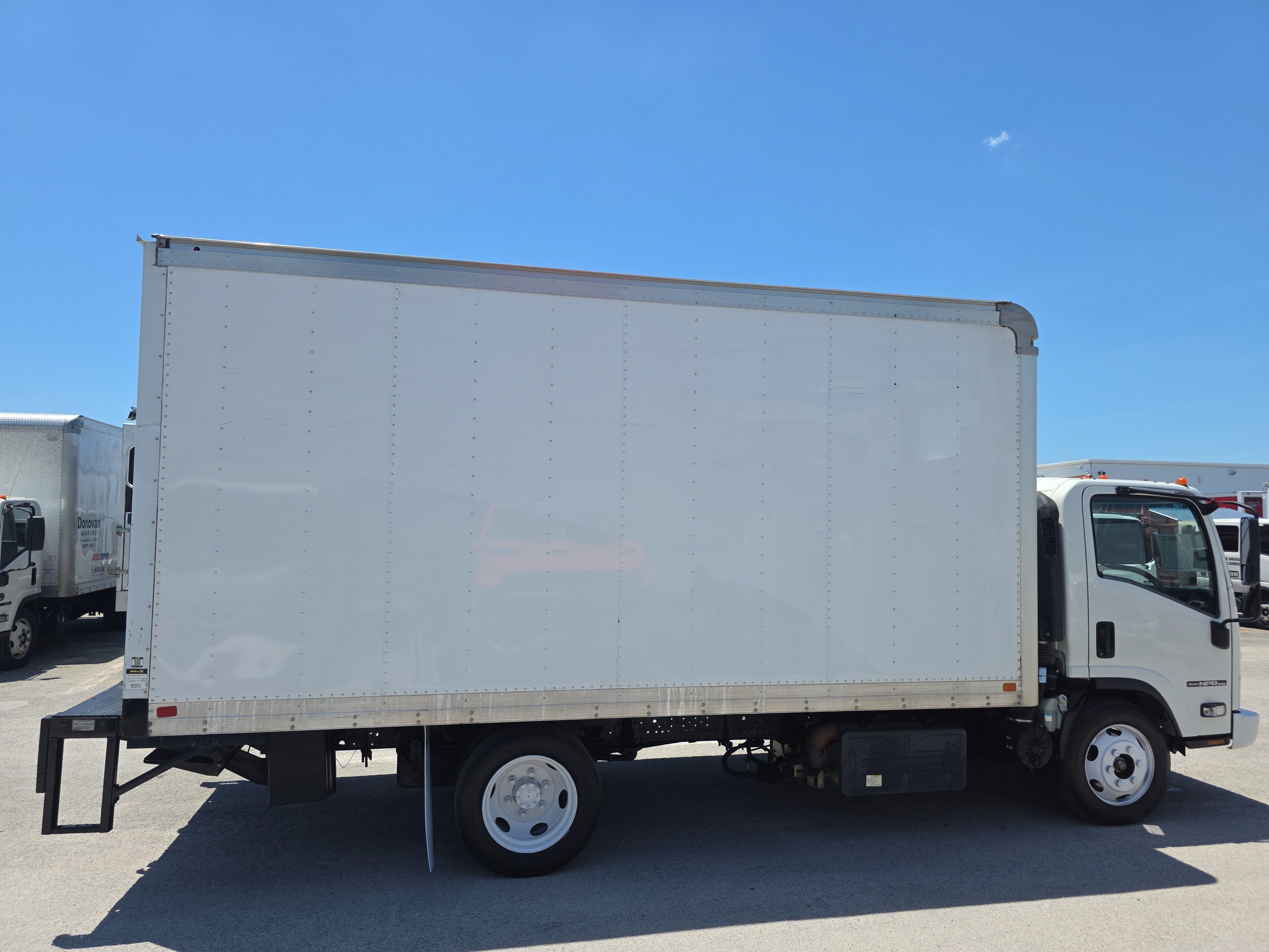 2022 Isuzu NPRXD NPR XD BOX 16