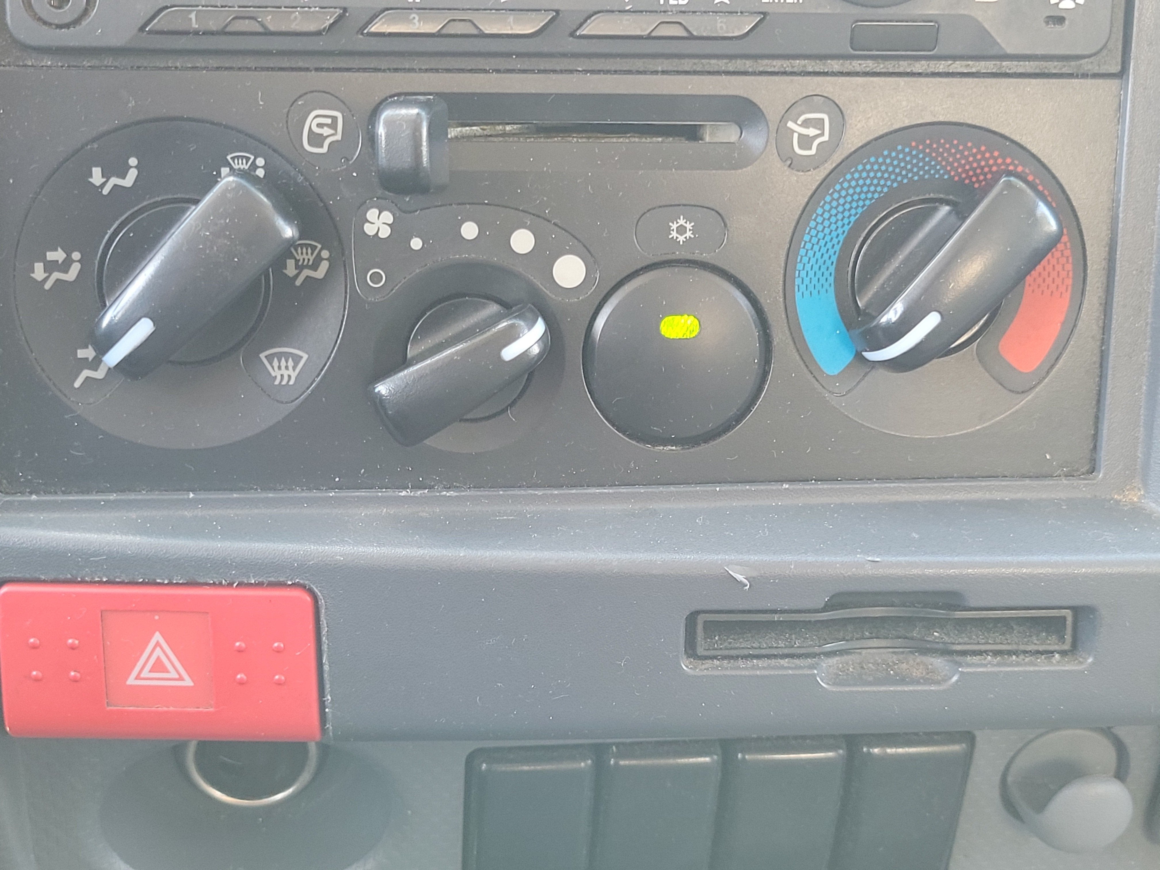 2022 ISUZU NRR Base