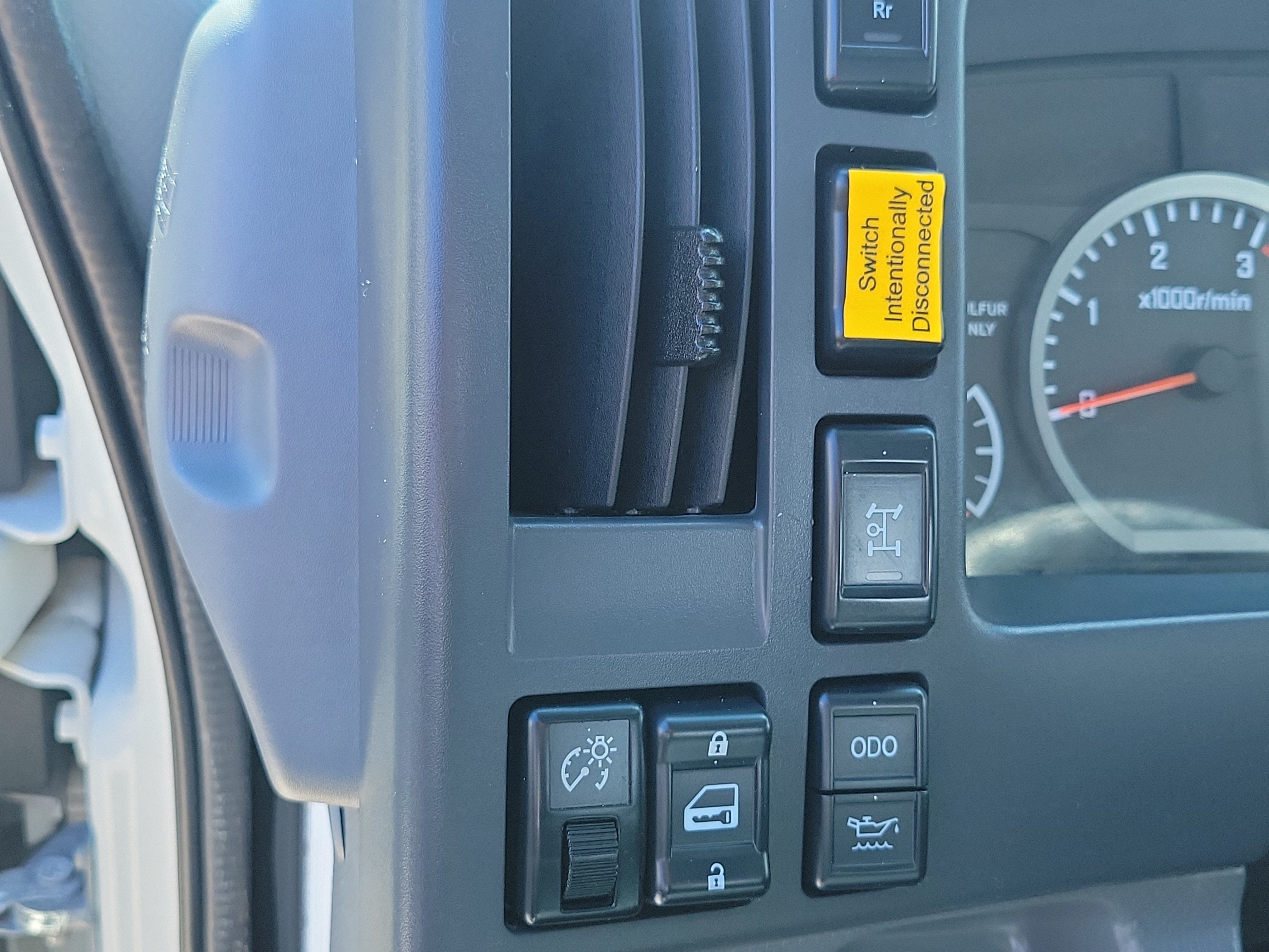 2021 ISUZU NRR Base