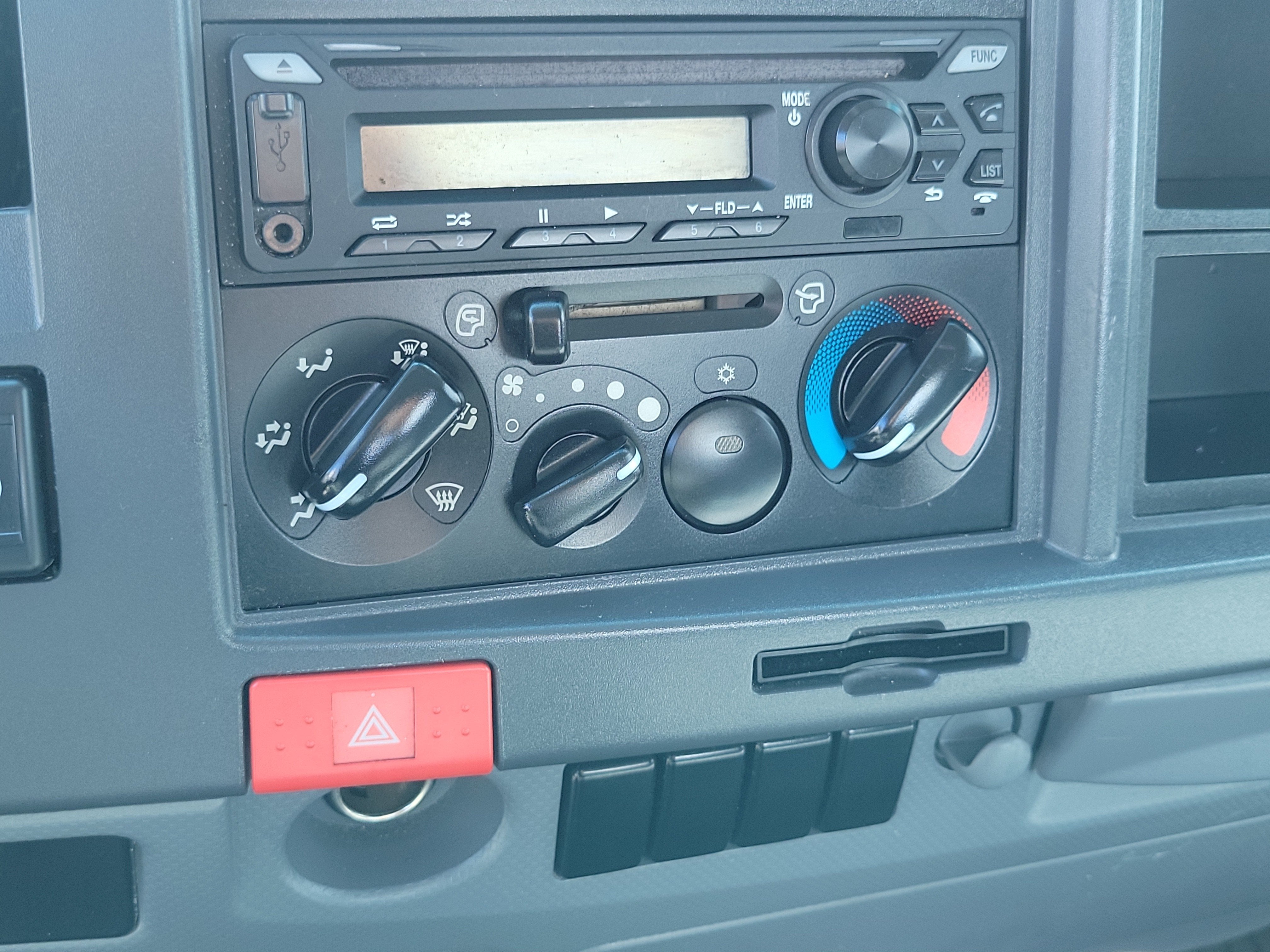 2021 ISUZU NRR Base