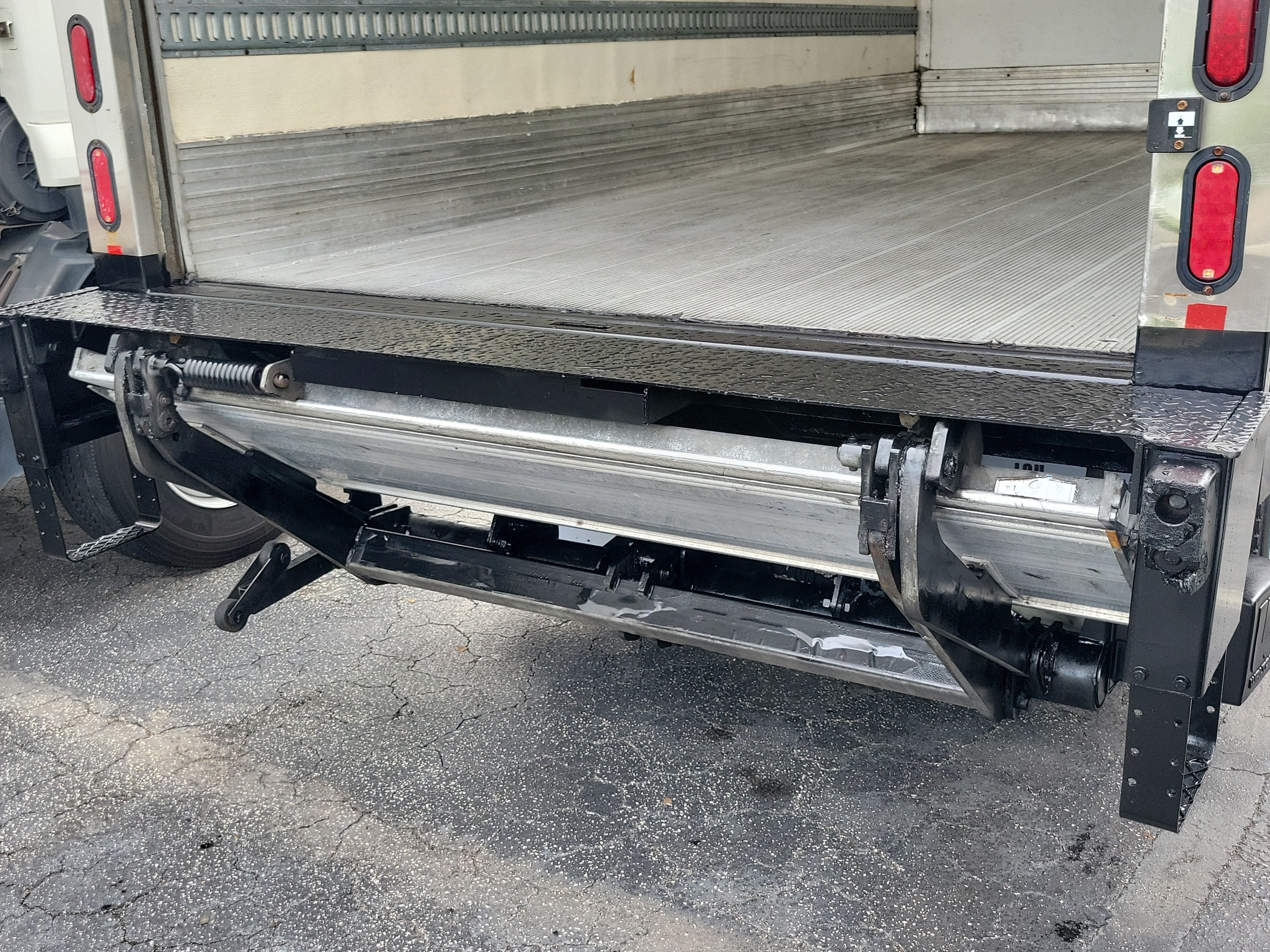 2020 ISUZU NRR Base