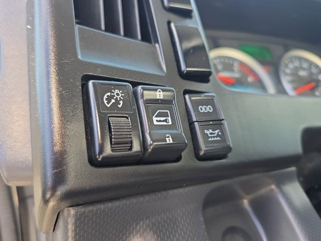 2023 ISUZU NRR Base