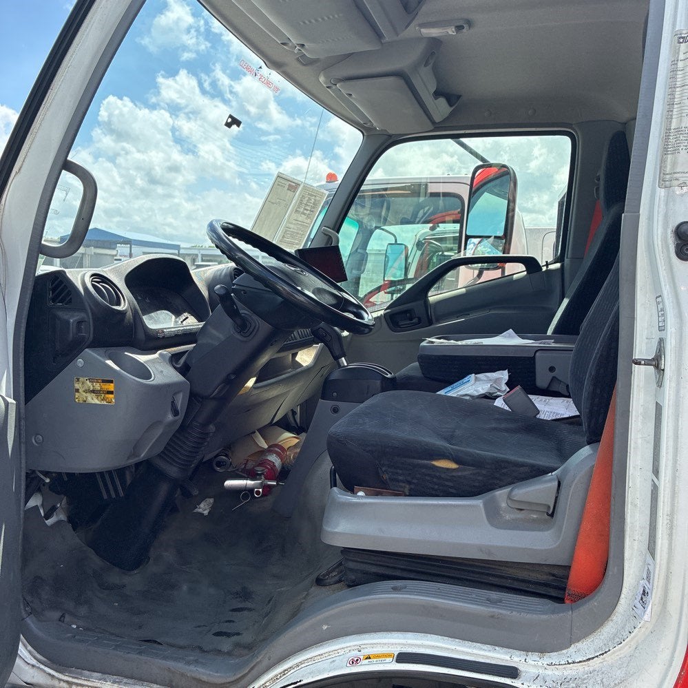 2018 HINO 195 18ft Box Truck