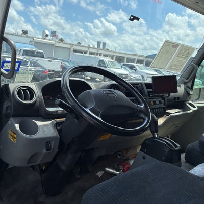 2018 HINO 195 18ft Box Truck