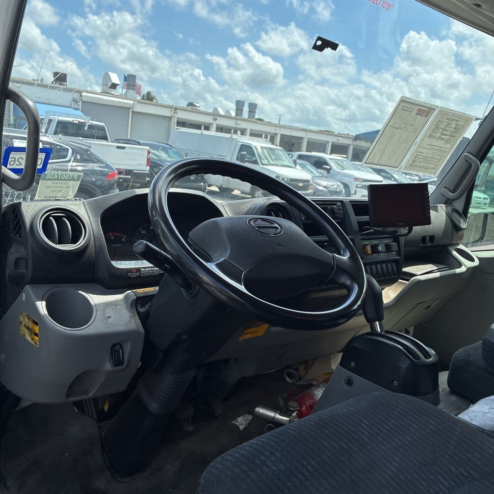 2018 HINO 195 18ft Box Truck