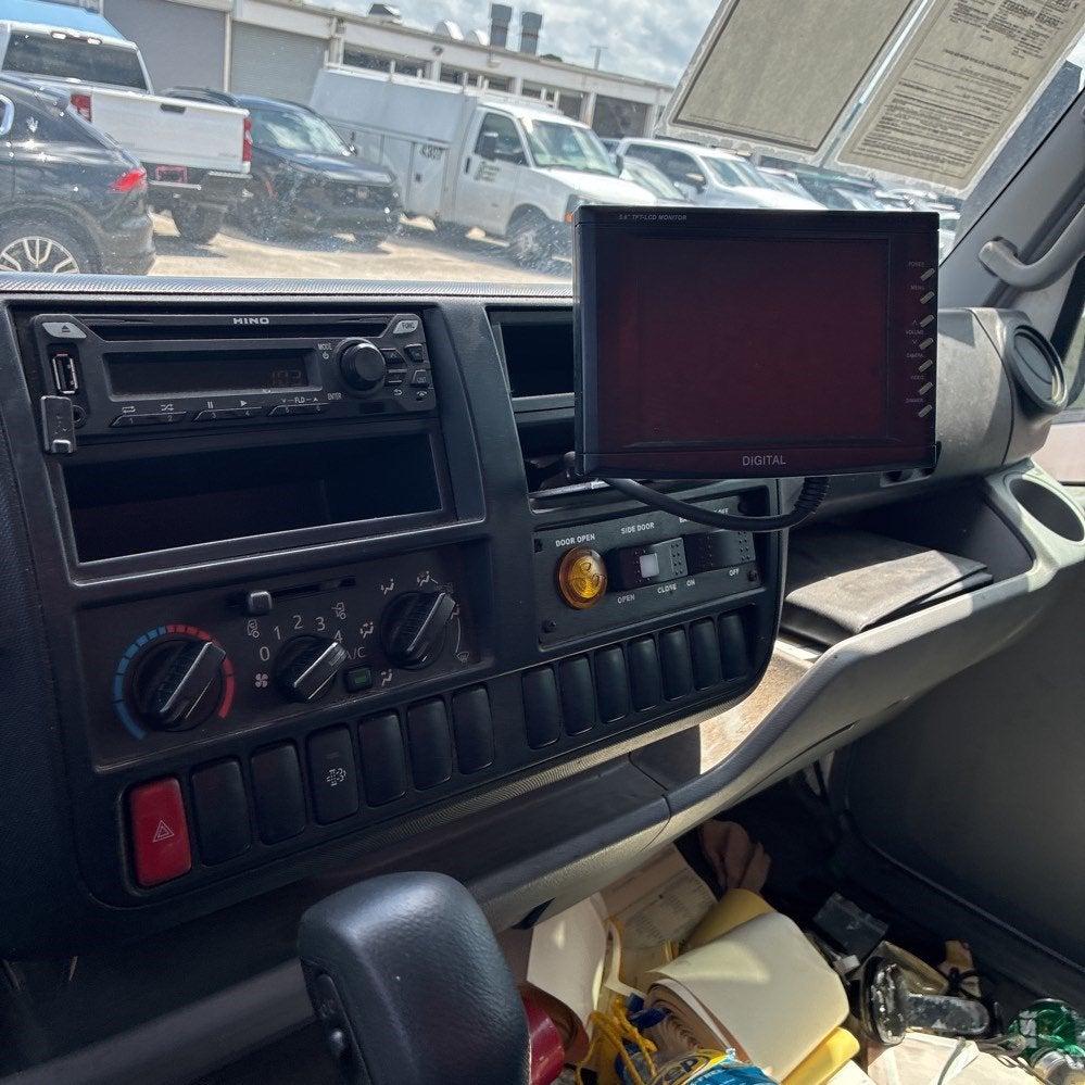 2018 HINO 195 18ft Box Truck