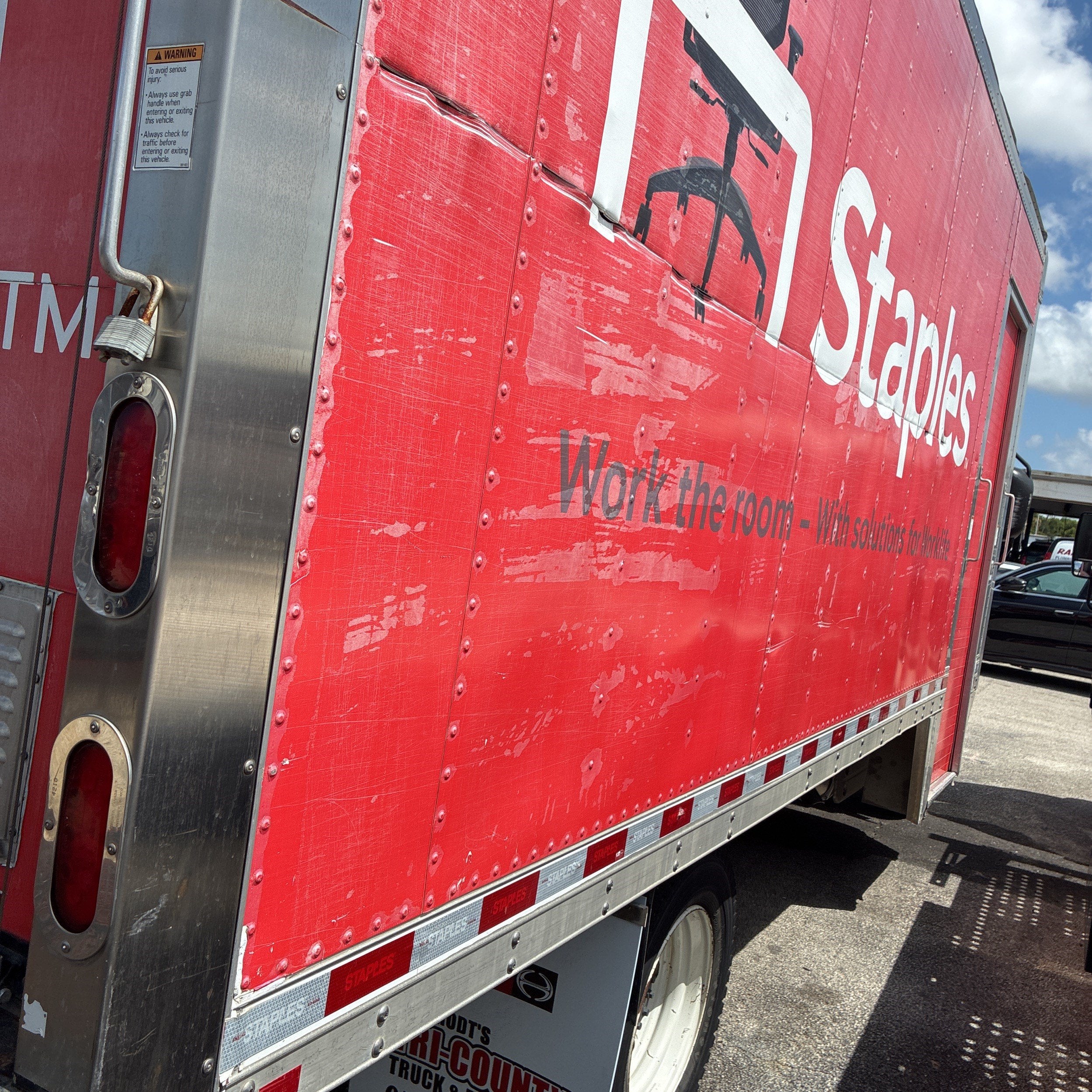 2018 HINO 195 18ft Box Truck