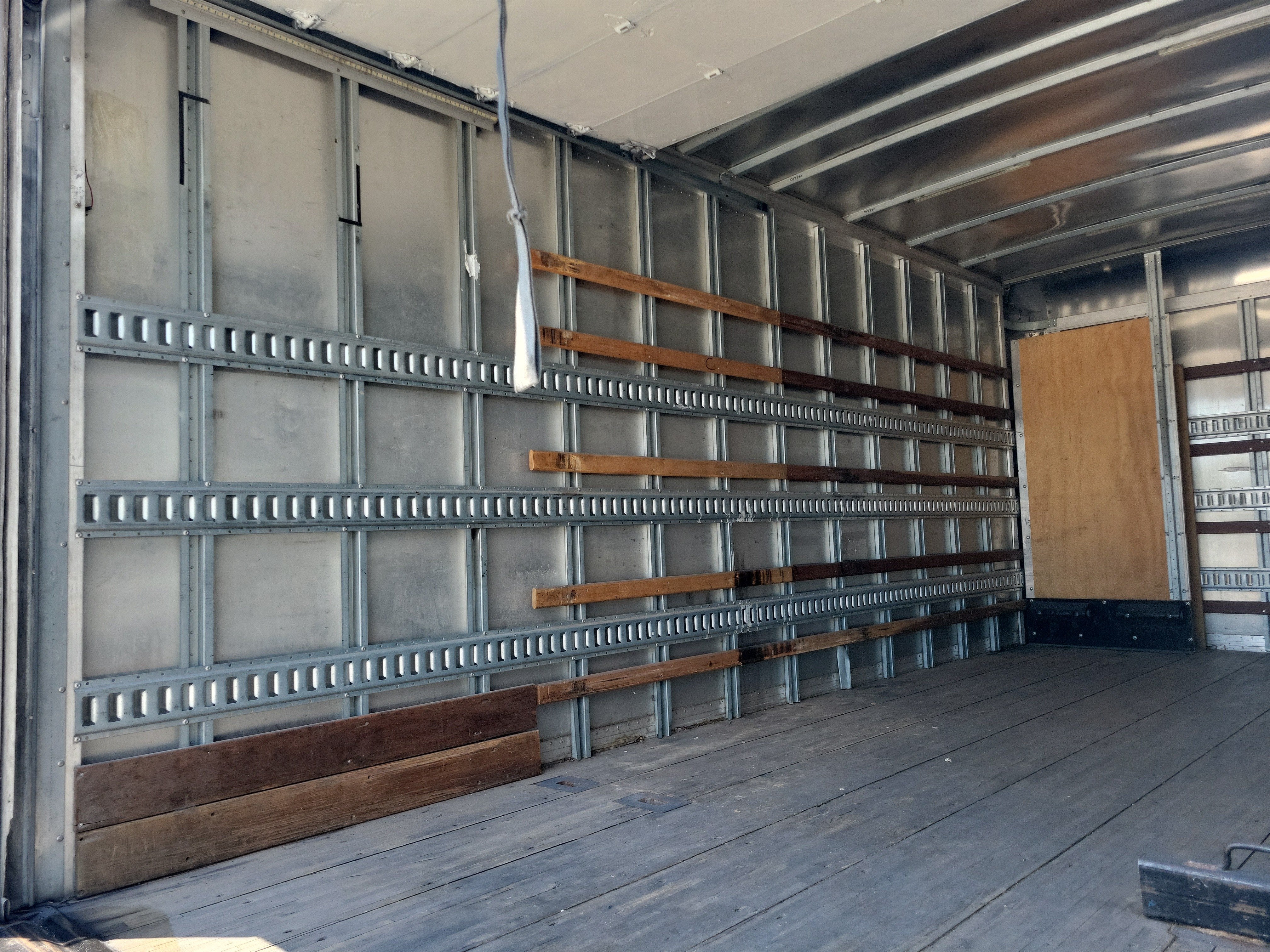 2018 HINO 195 18ft Box Truck
