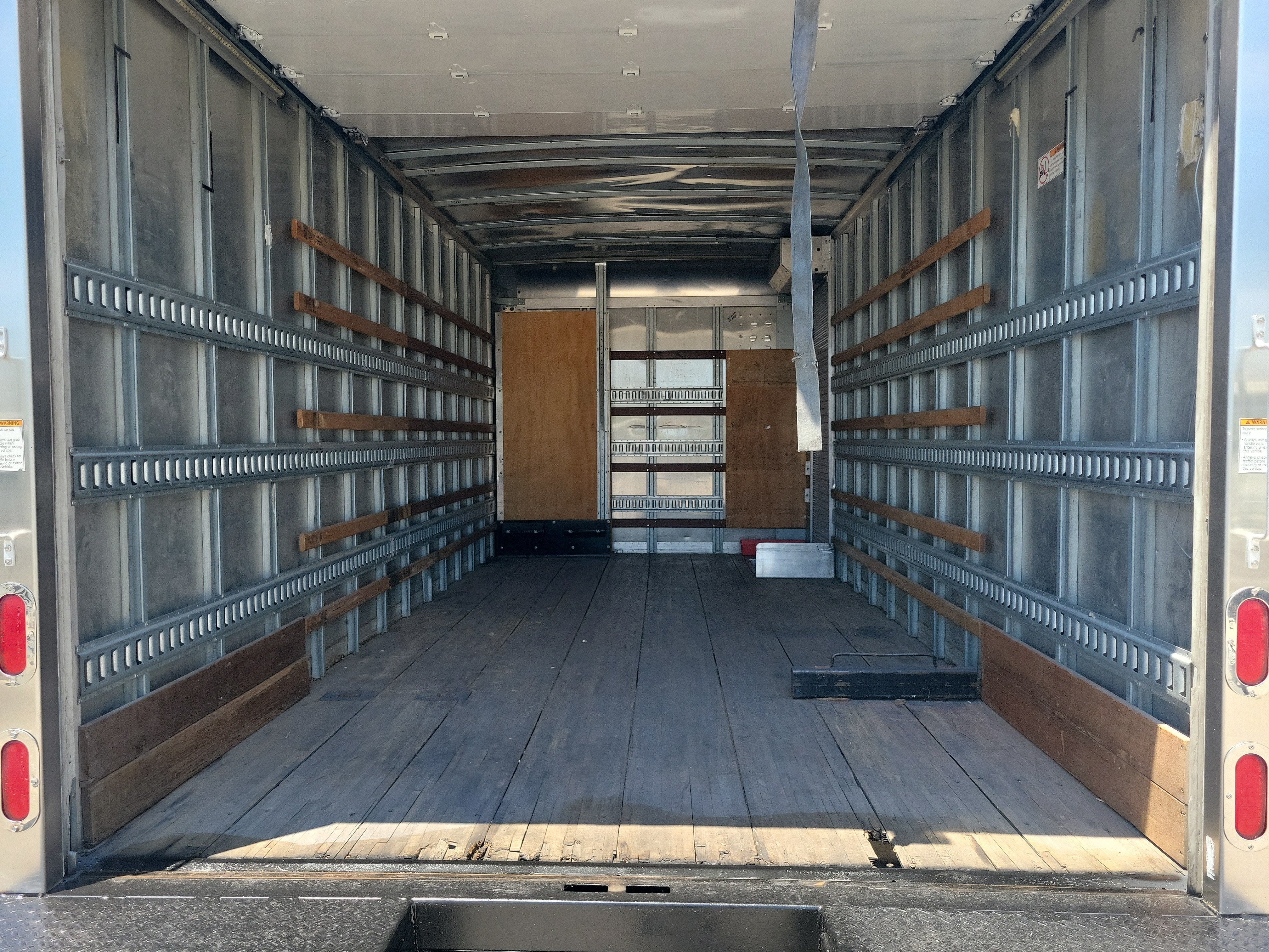 2018 HINO 195 18ft Box Truck