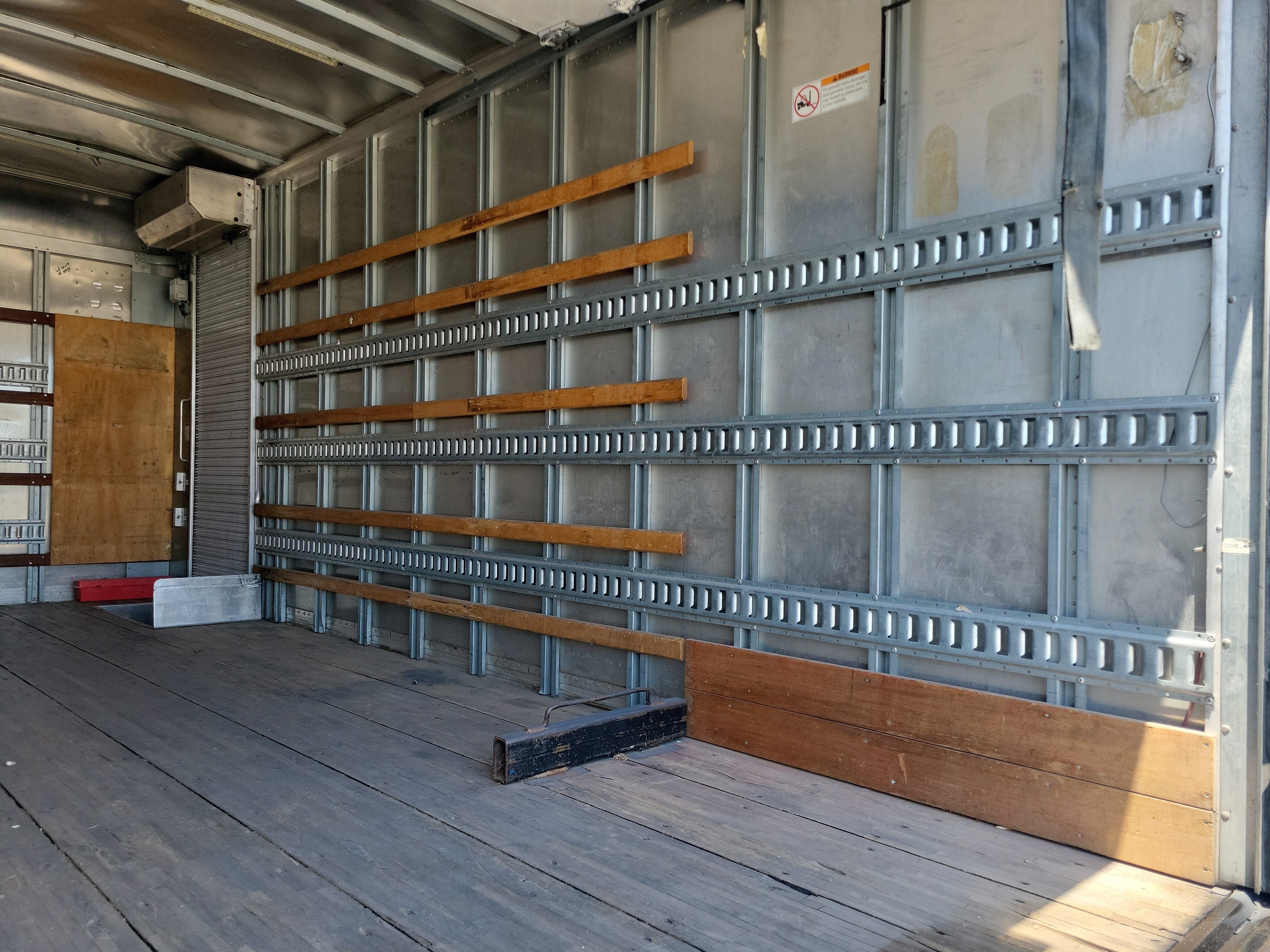 2018 HINO 195 18ft Box Truck