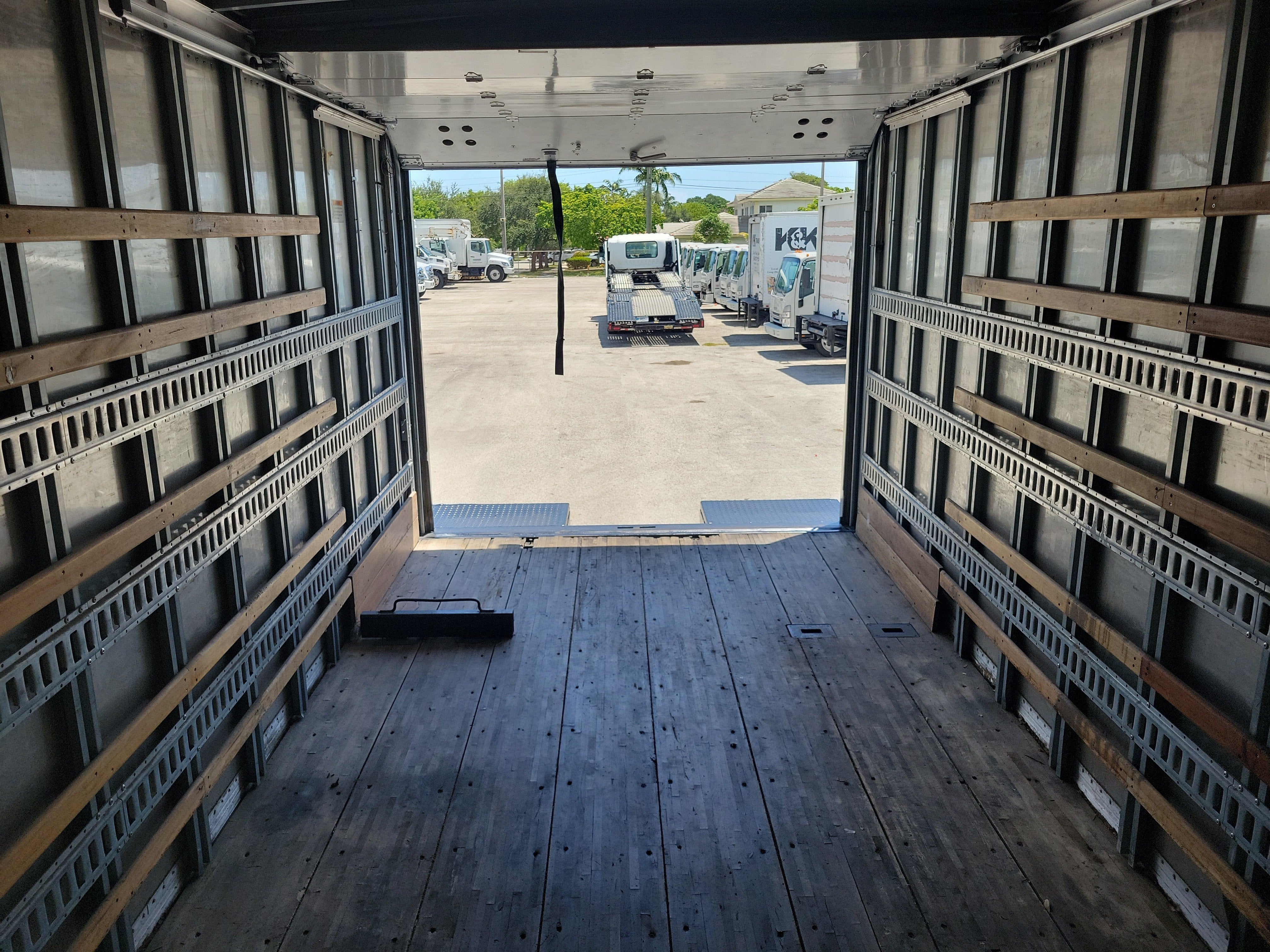 2018 HINO 195 18ft Box Truck