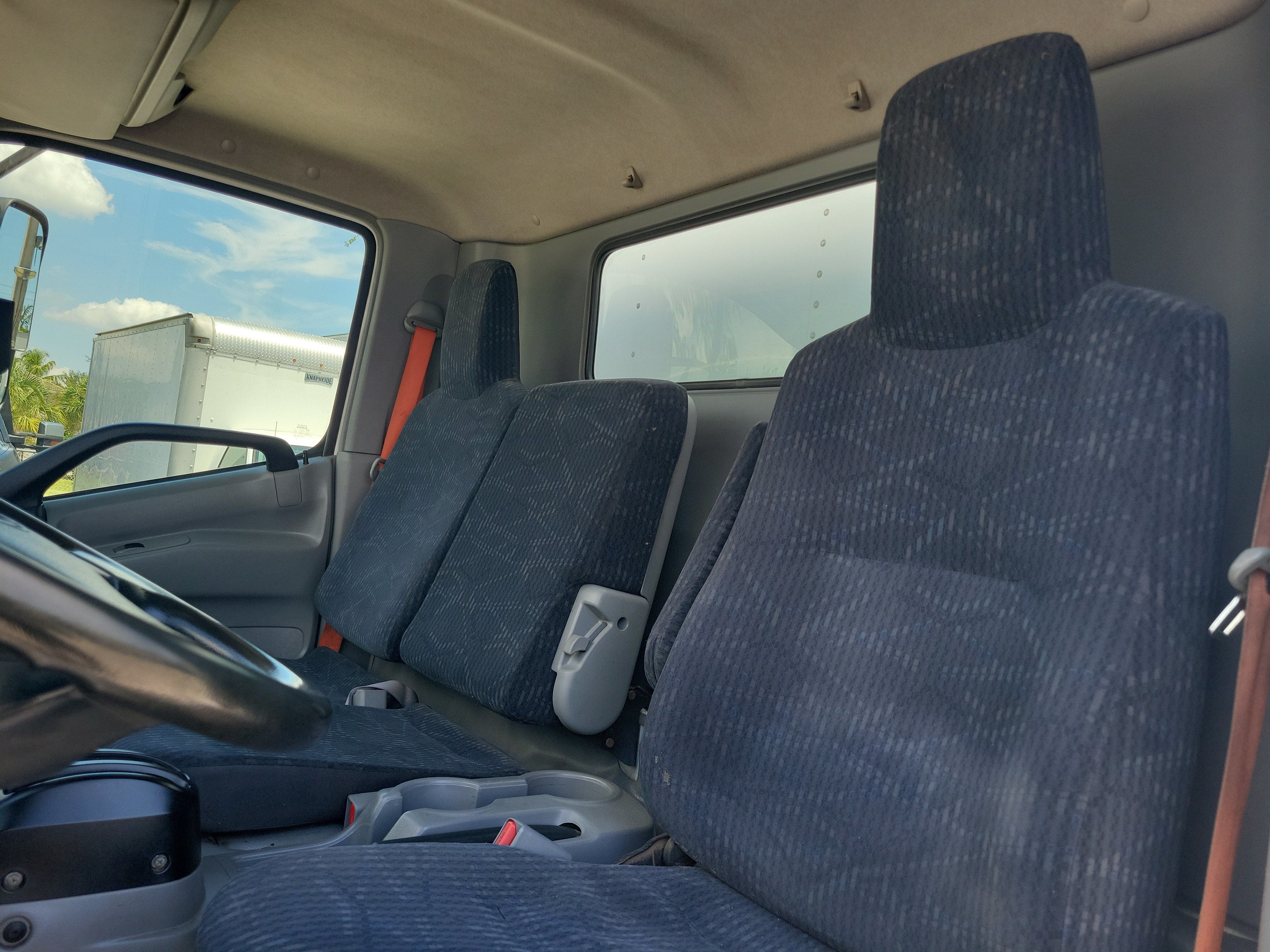 2018 HINO 195 18ft Box Truck