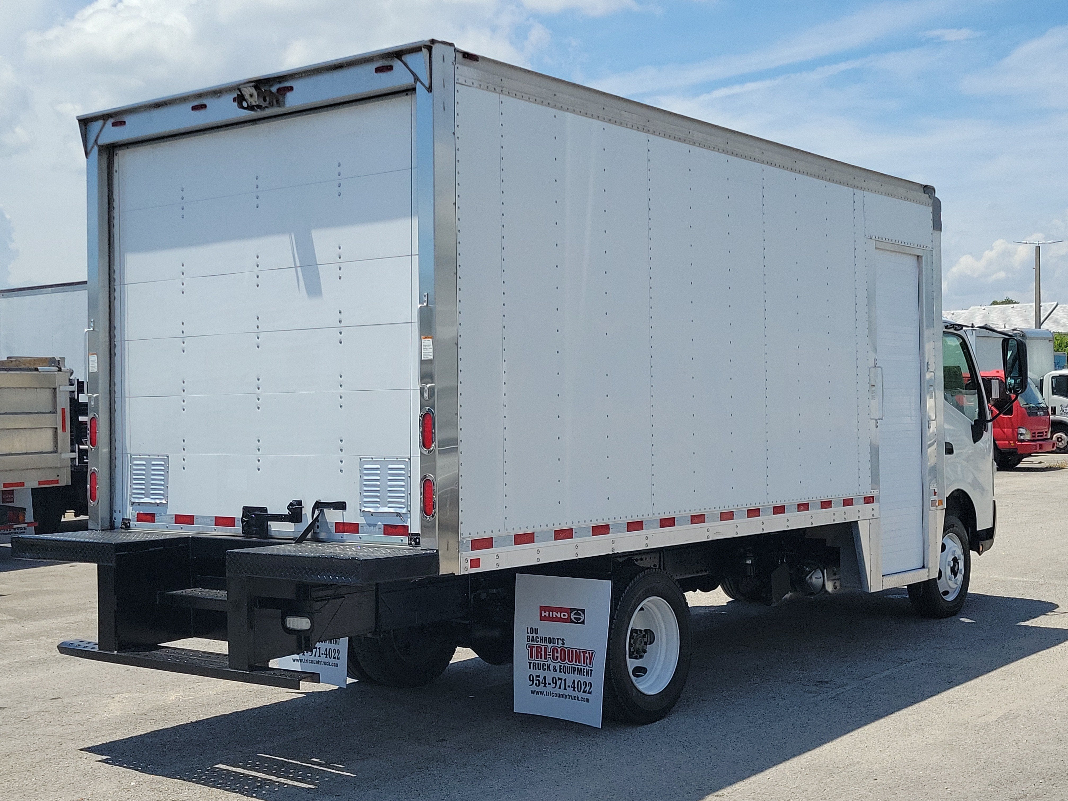 2018 HINO 195 18ft Box Truck
