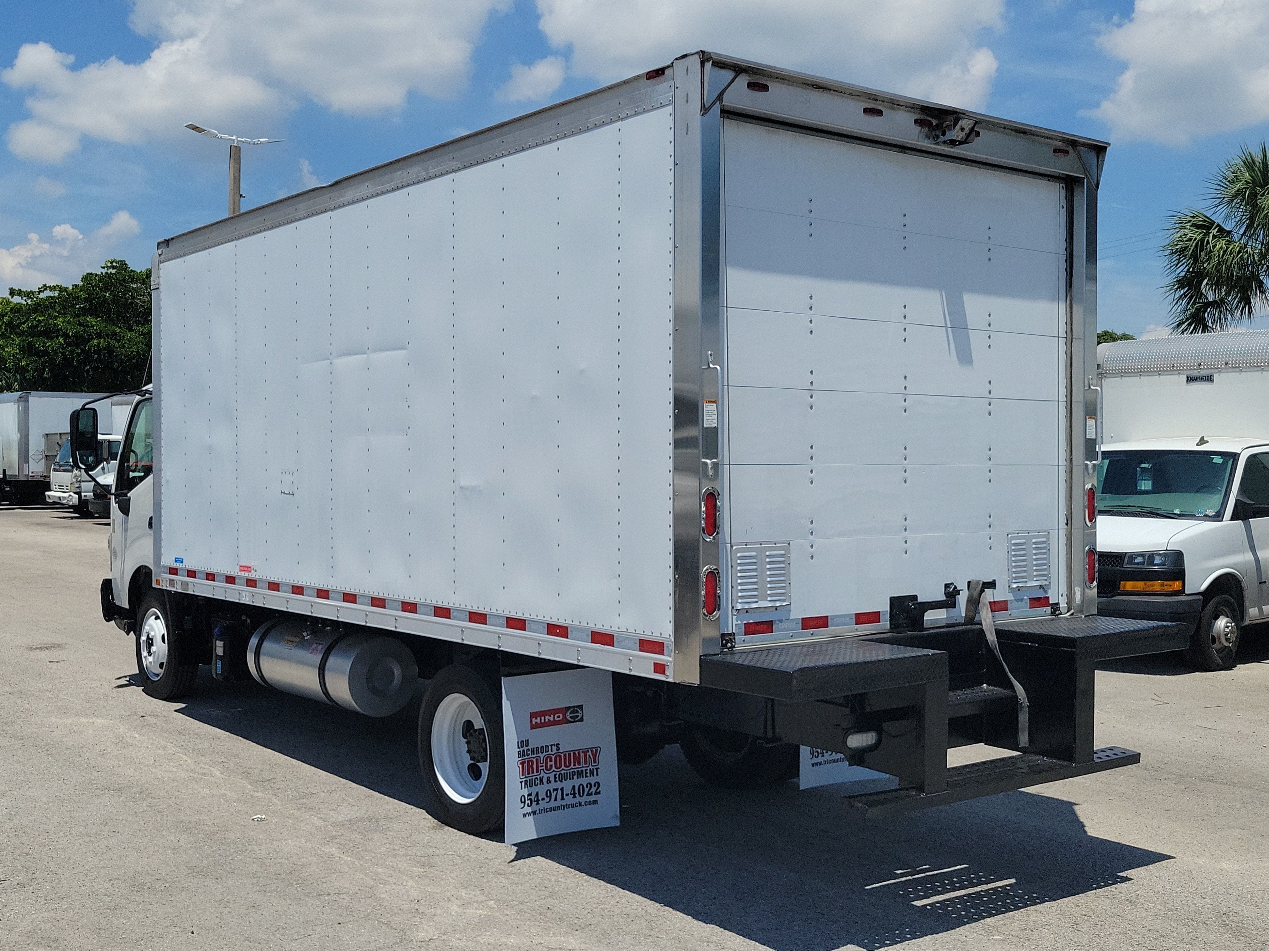 2018 HINO 195 18ft Box Truck