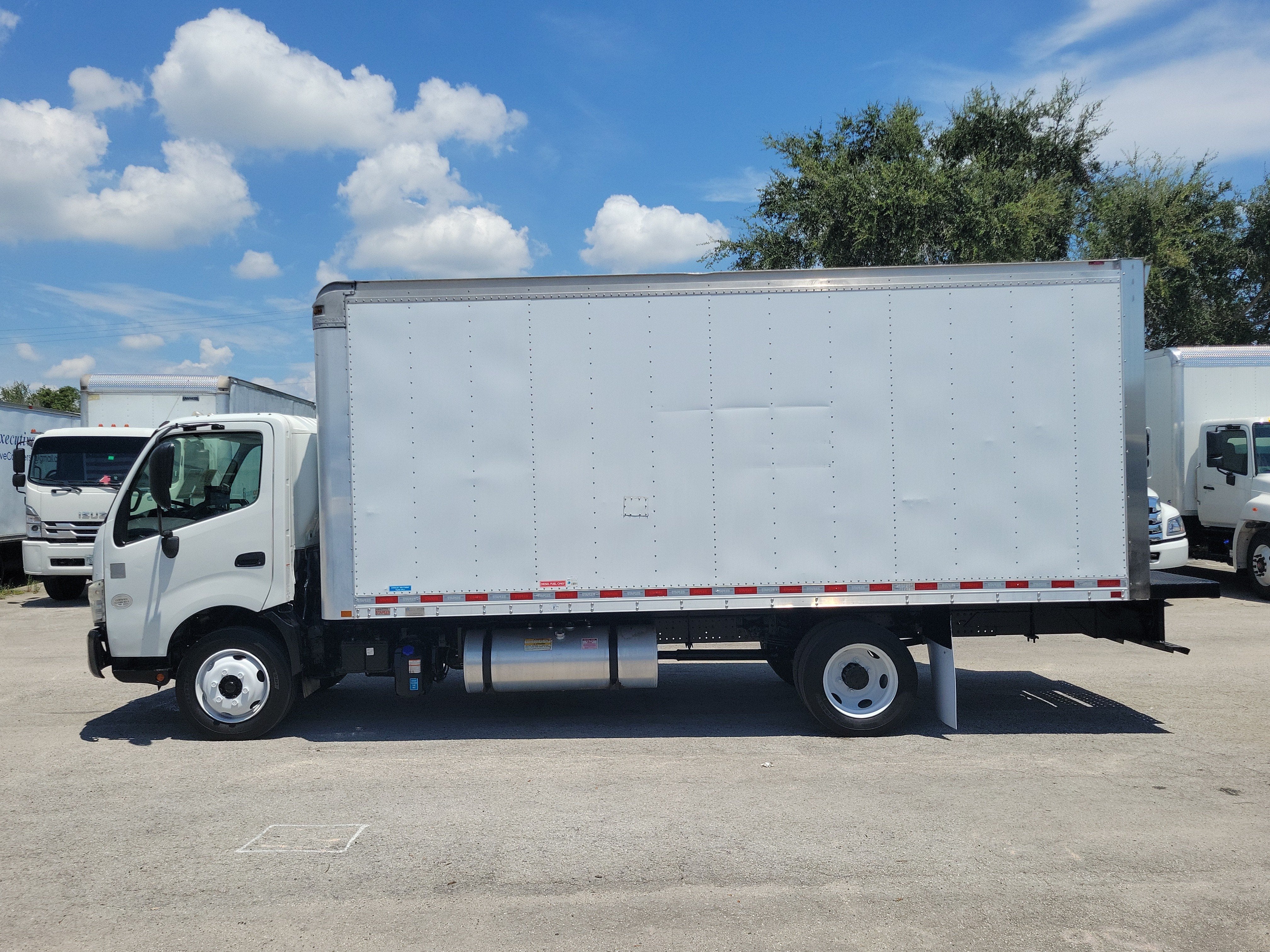 2018 HINO 195 18ft Box Truck