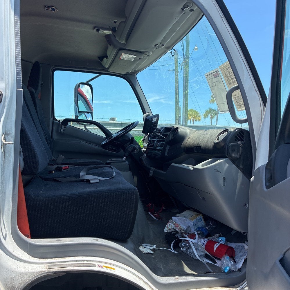 2018 HINO 195 18ft Box Truck