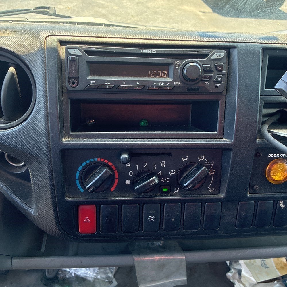 2018 HINO 195 18ft Box Truck